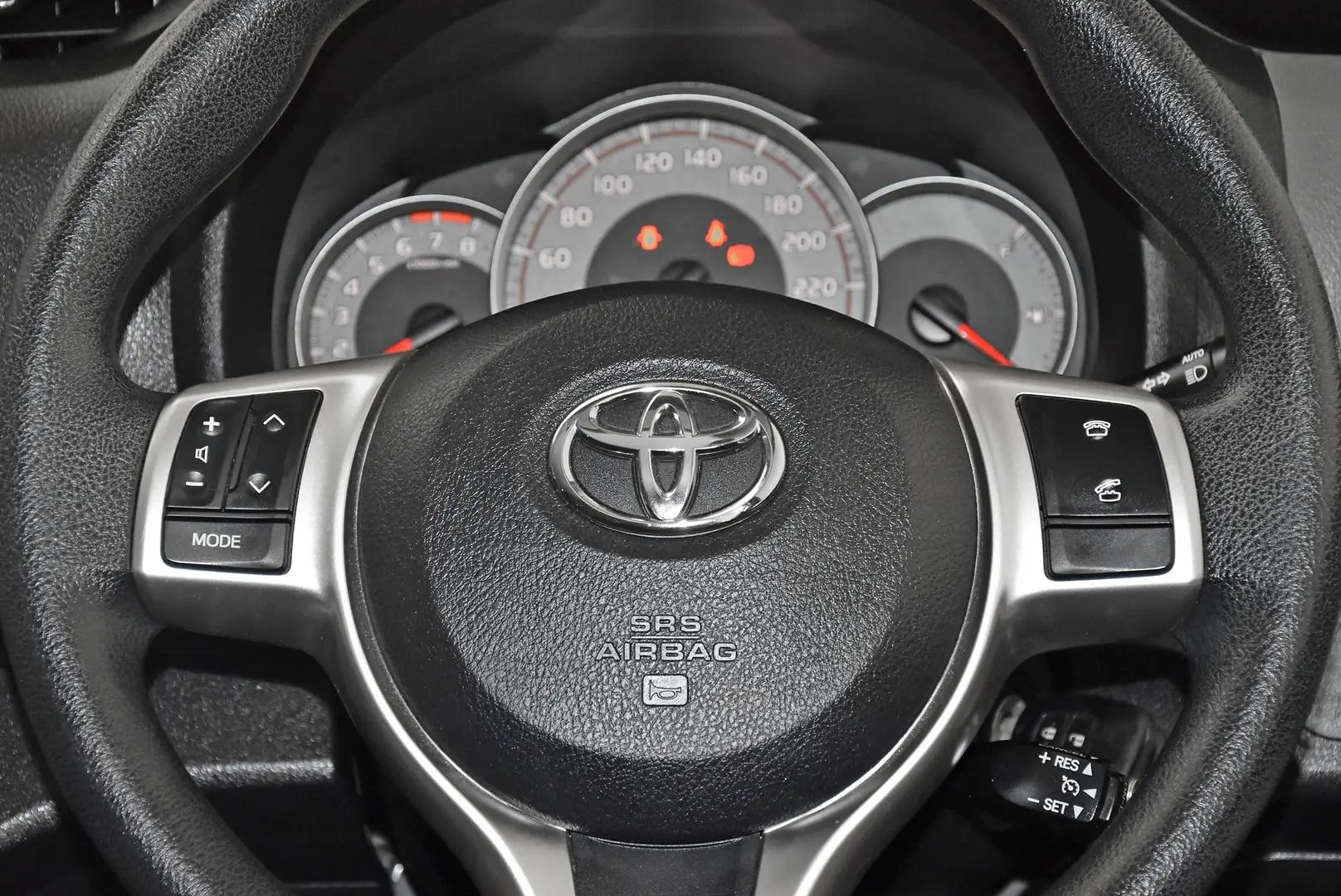 2015 Toyota Yaris Gallery Image 15