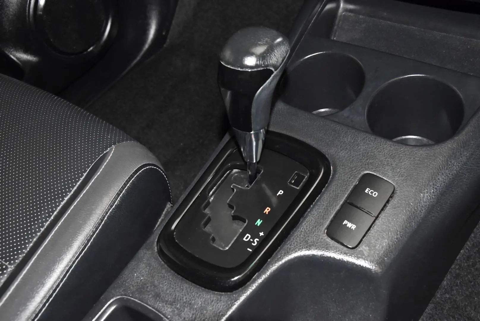 2022 Toyota Hilux Gallery Image 13