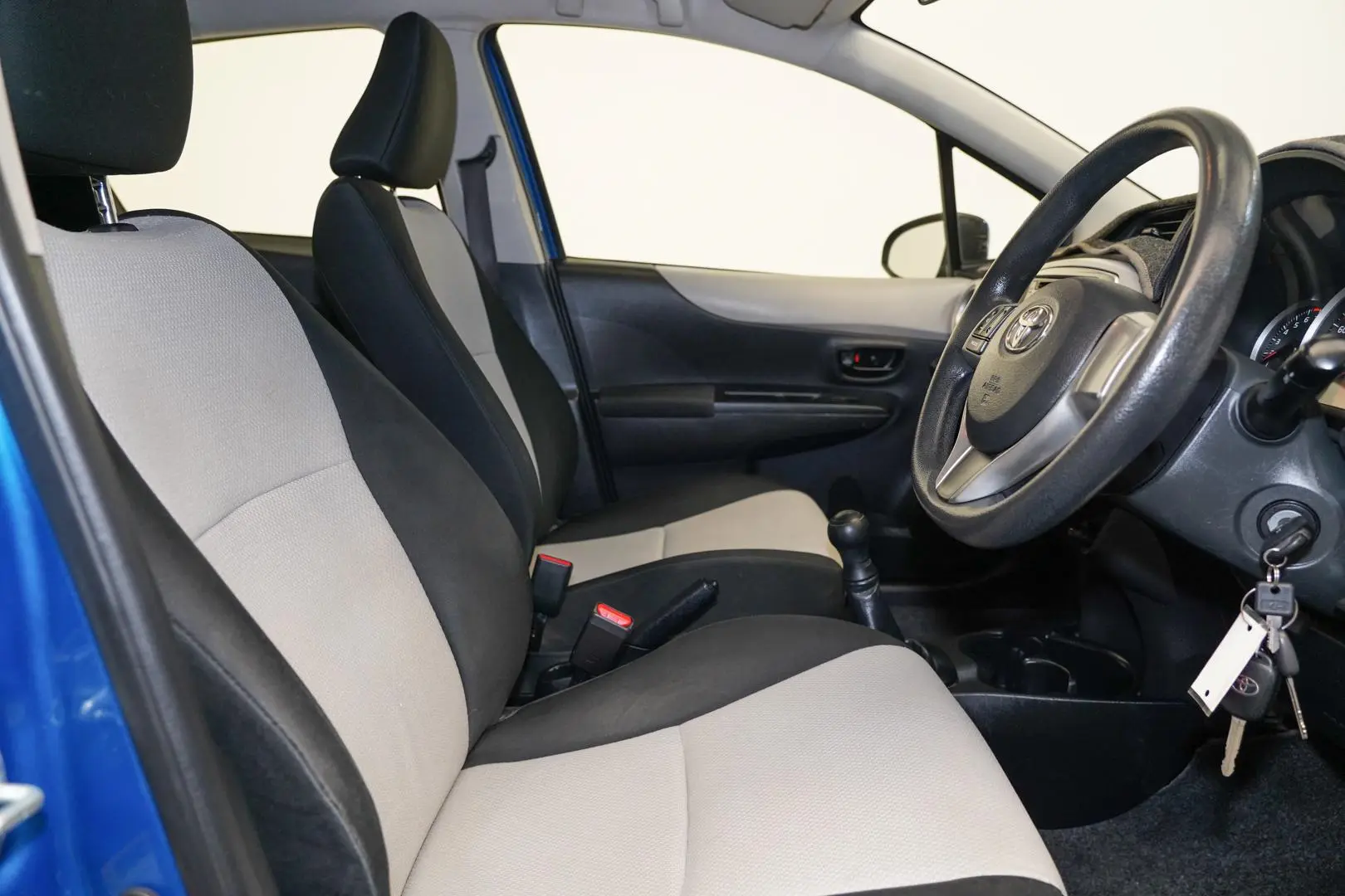 2013 Toyota Yaris Gallery Image 22