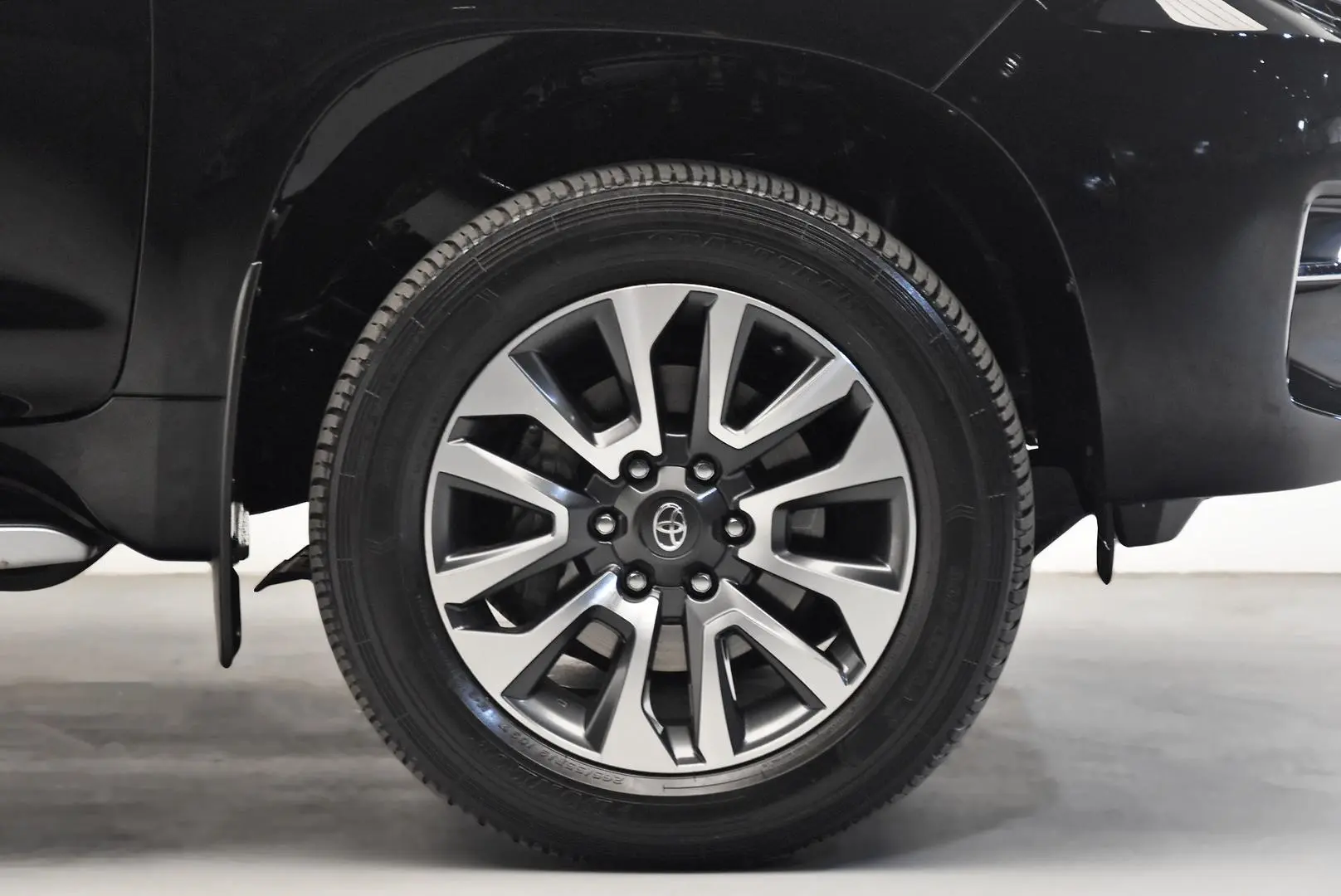 2023 Toyota Landcruiser Prado Gallery Image 22