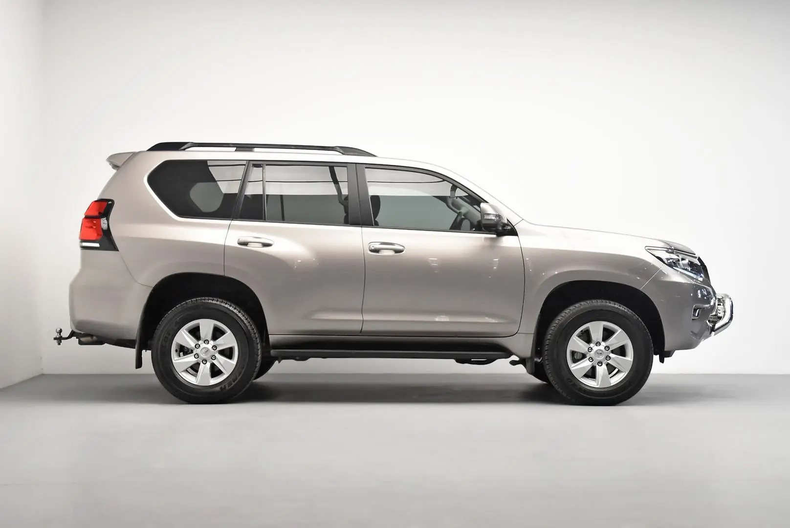 2023 Toyota Landcruiser Prado Gallery Image 3