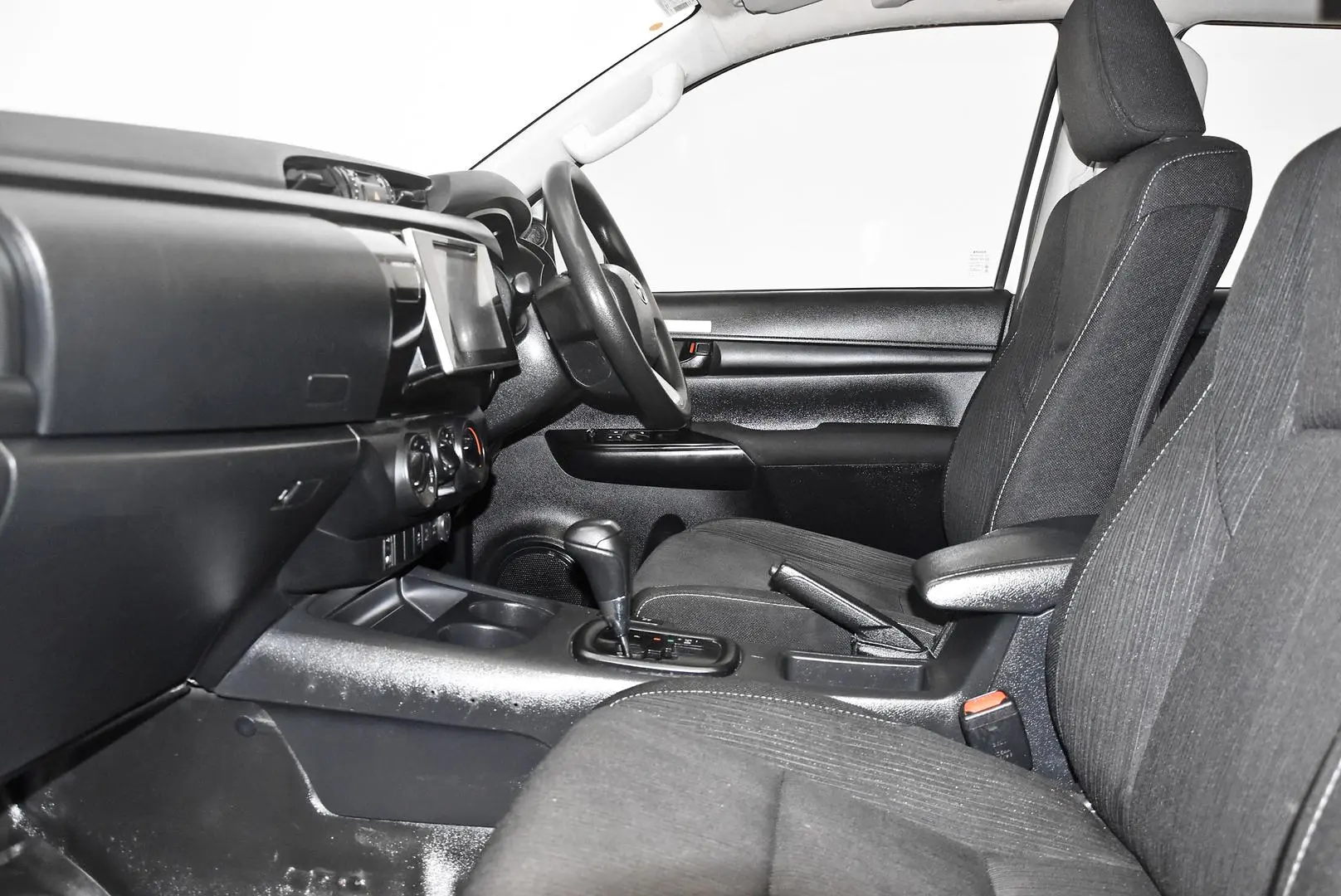 2020 Toyota Hilux Gallery Image 17