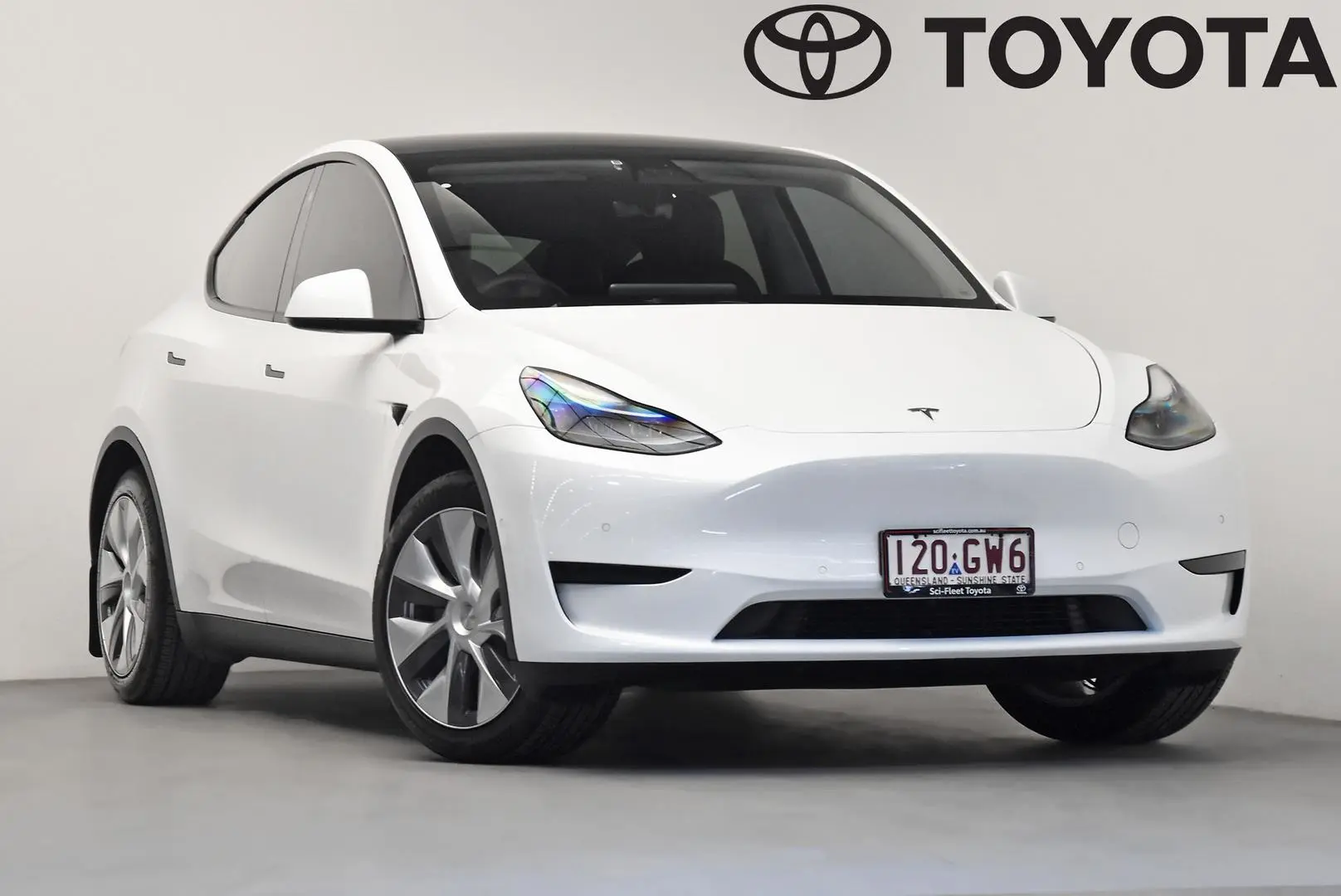 2023 Tesla Model Y Gallery Image 1
