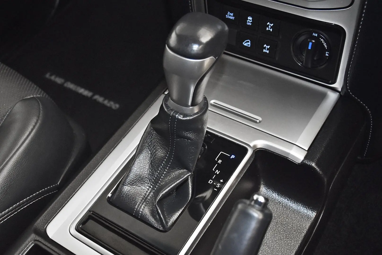 2023 Toyota Landcruiser Prado Gallery Image 12