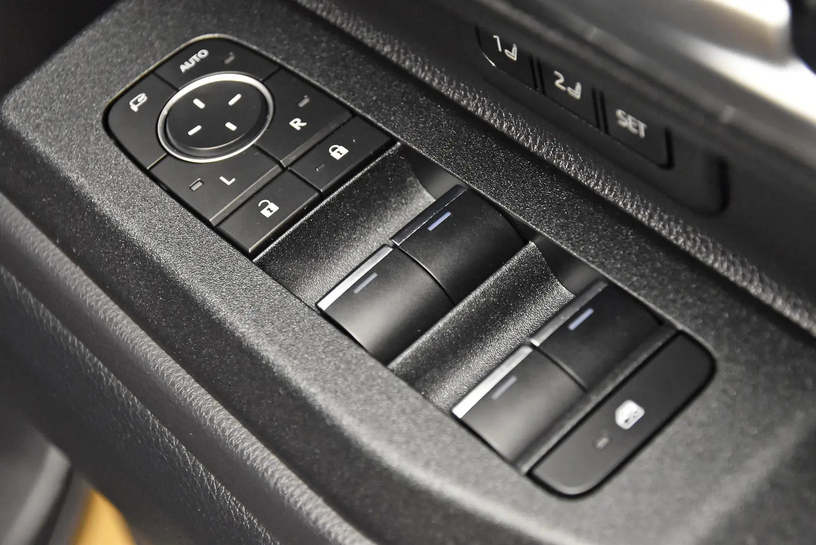 2024 Toyota Landcruiser Prado Gallery Image 9
