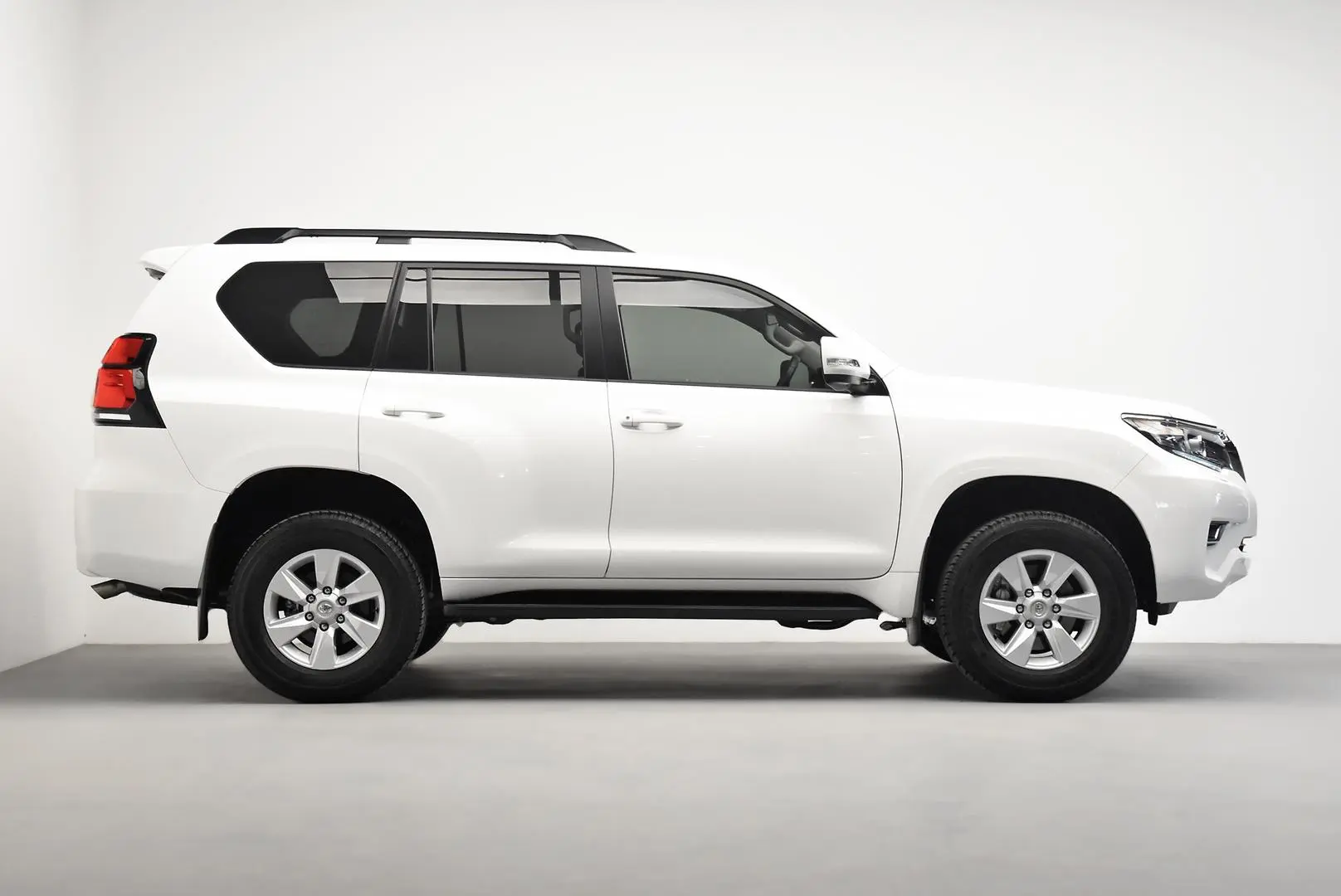 2022 Toyota Landcruiser Prado Gallery Image 3