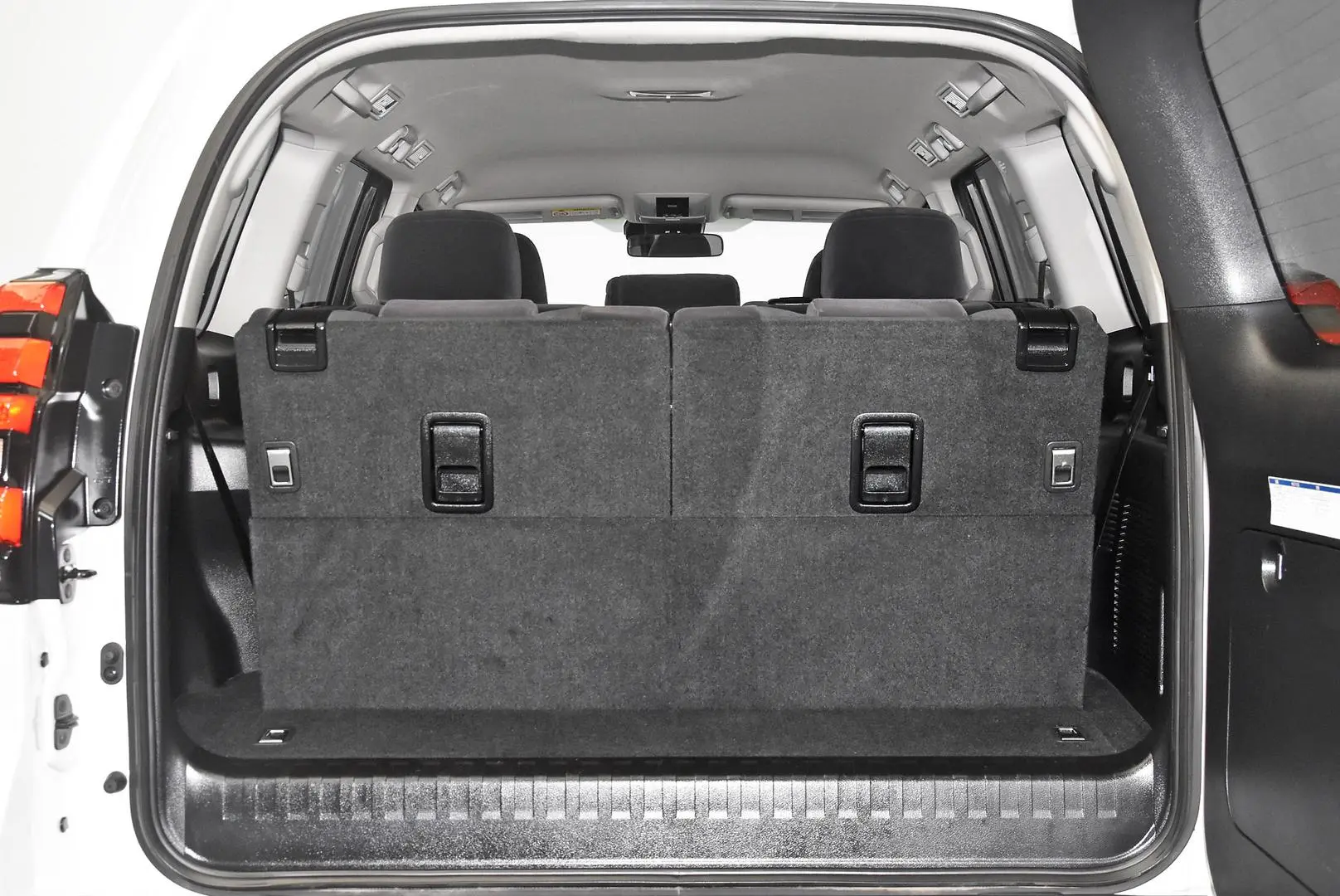 2022 Toyota Landcruiser Prado Gallery Image 20