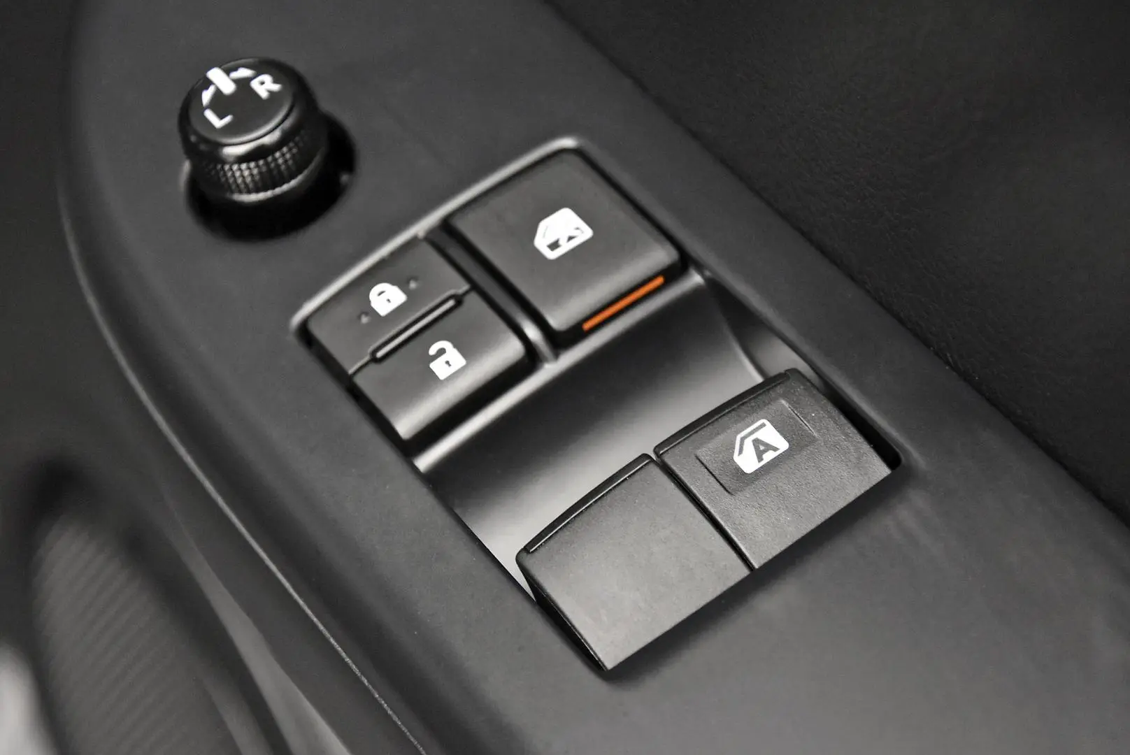 2023 Toyota Hilux Gallery Image 9
