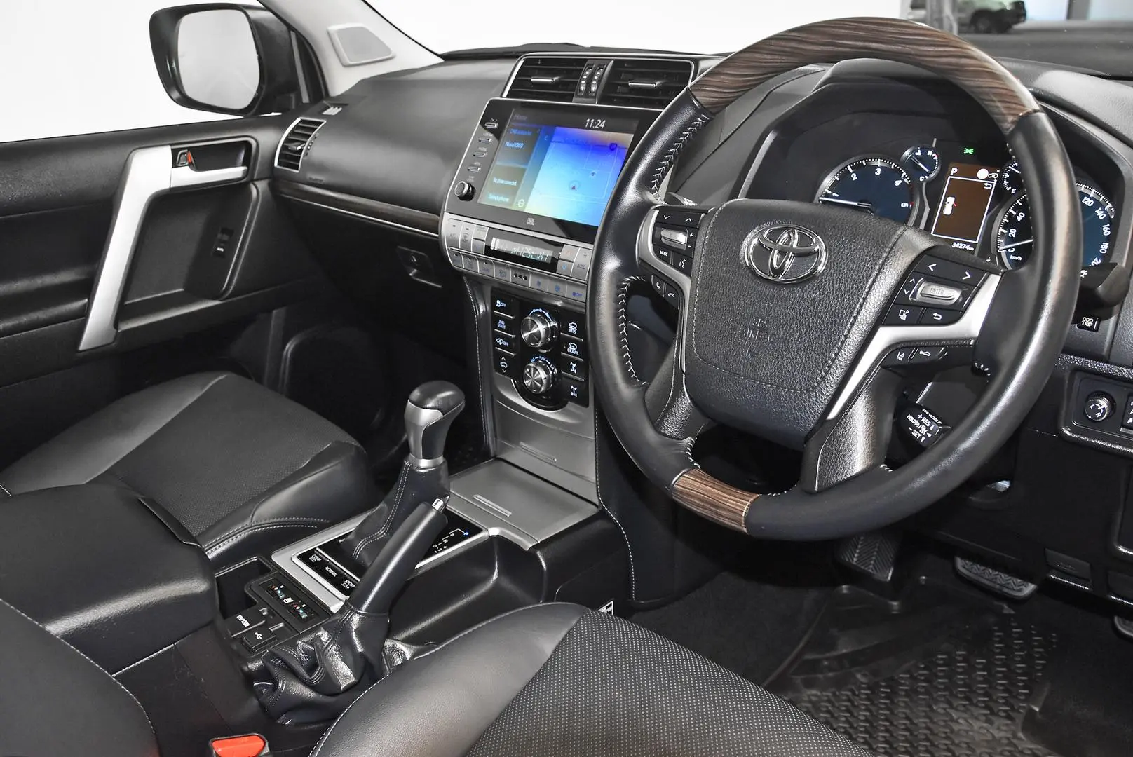 2023 Toyota Landcruiser Prado Gallery Image 8