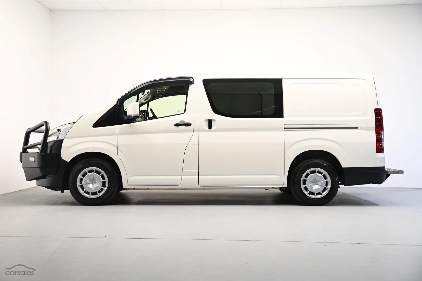 2019 Toyota Hiace Image 4