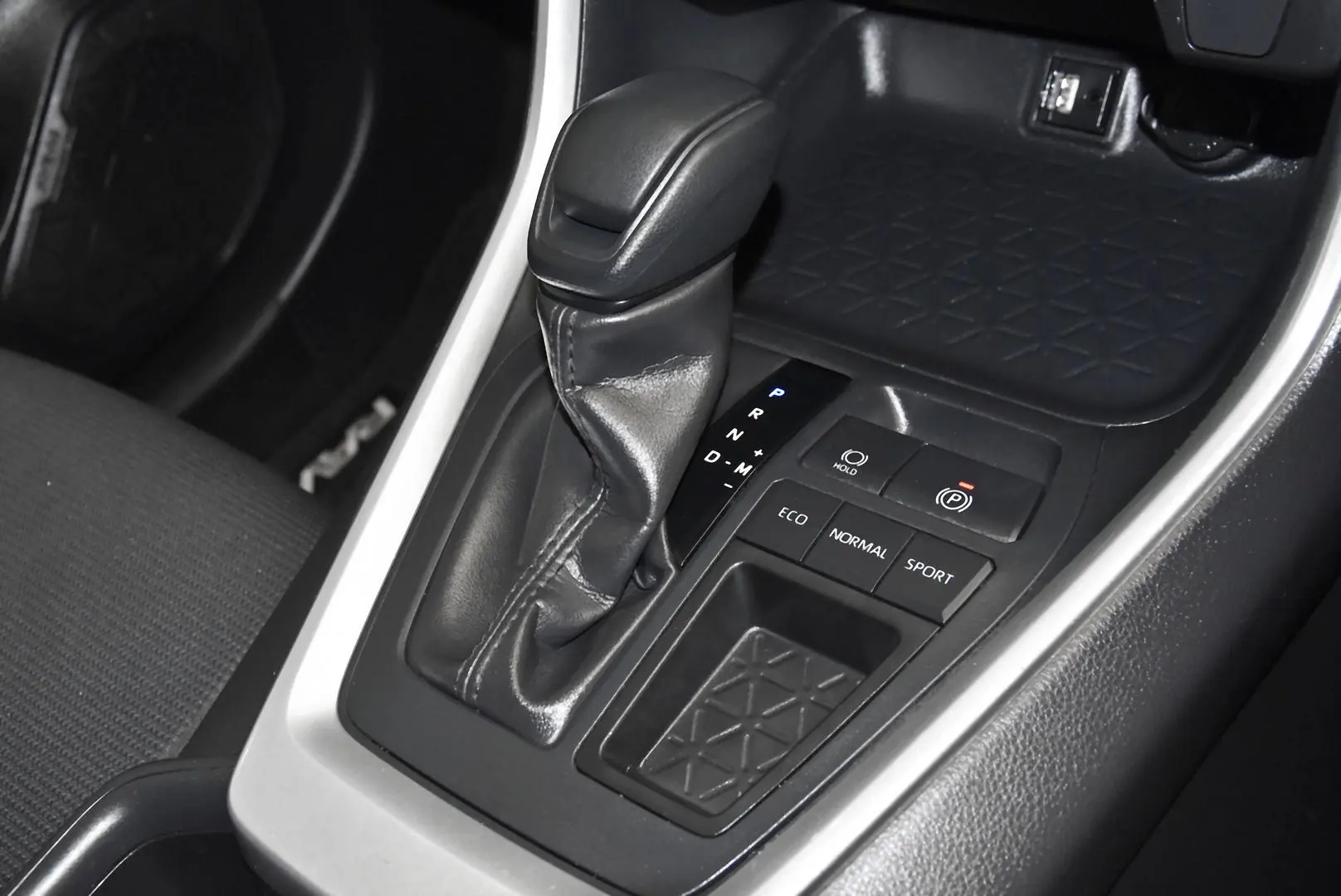 2019 Toyota RAV4 Gallery Image 13