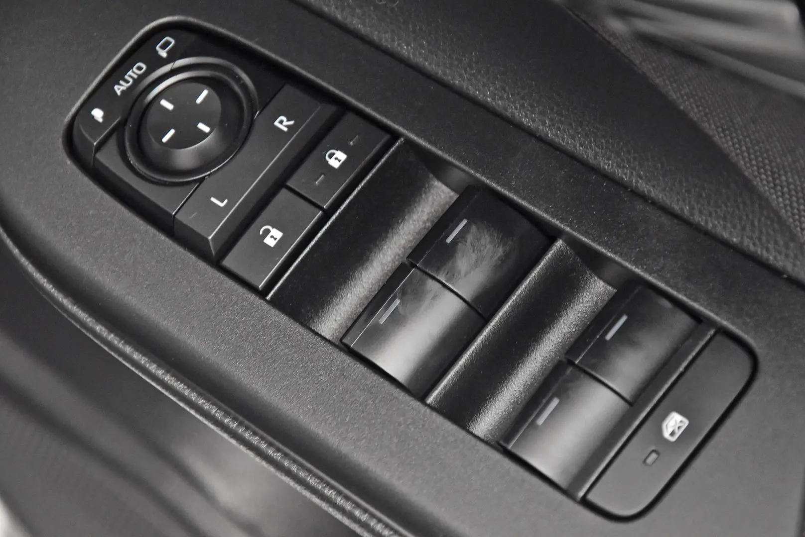 2024 Toyota C-HR Gallery Image 9