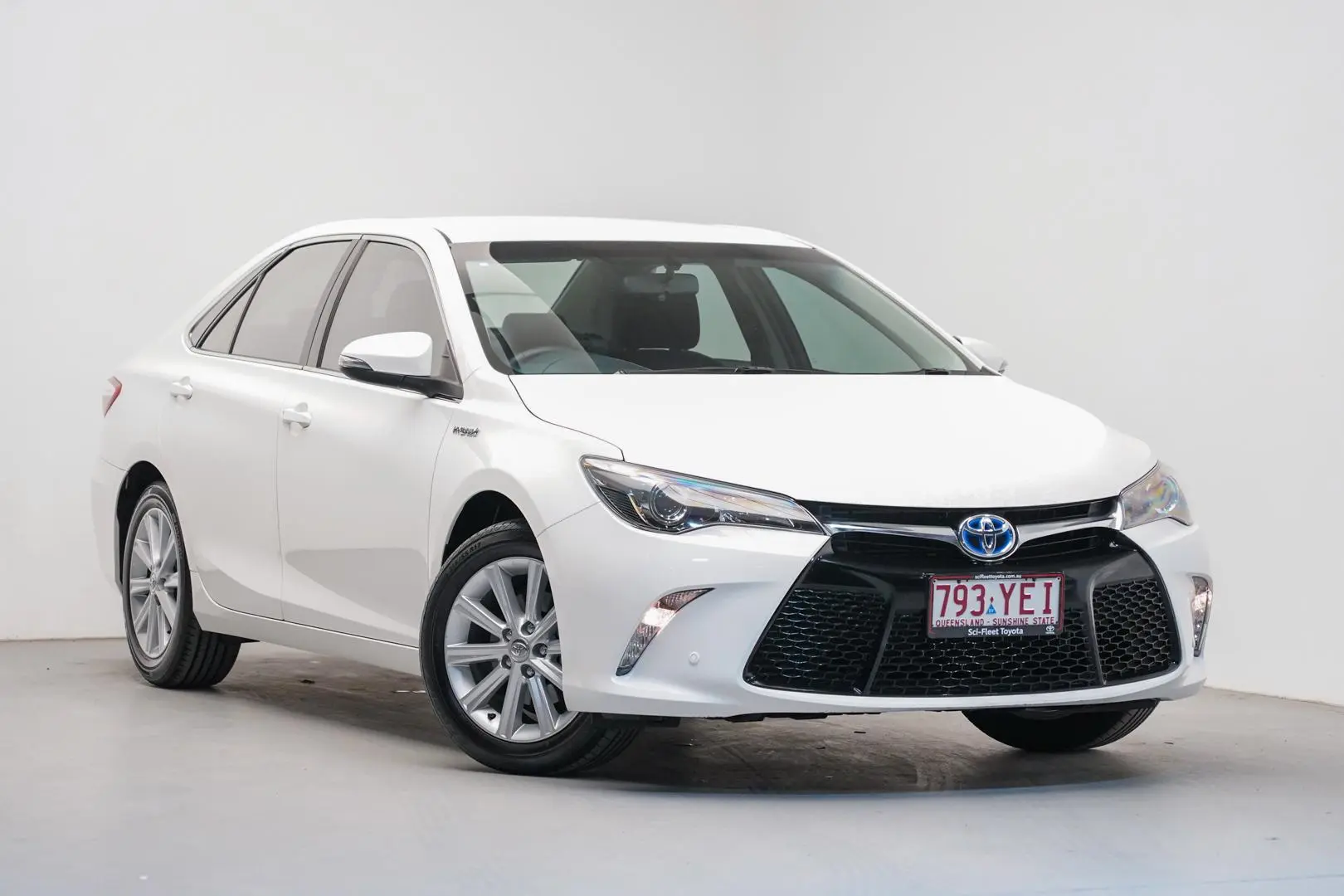 2017 Toyota Camry Gallery Image 1