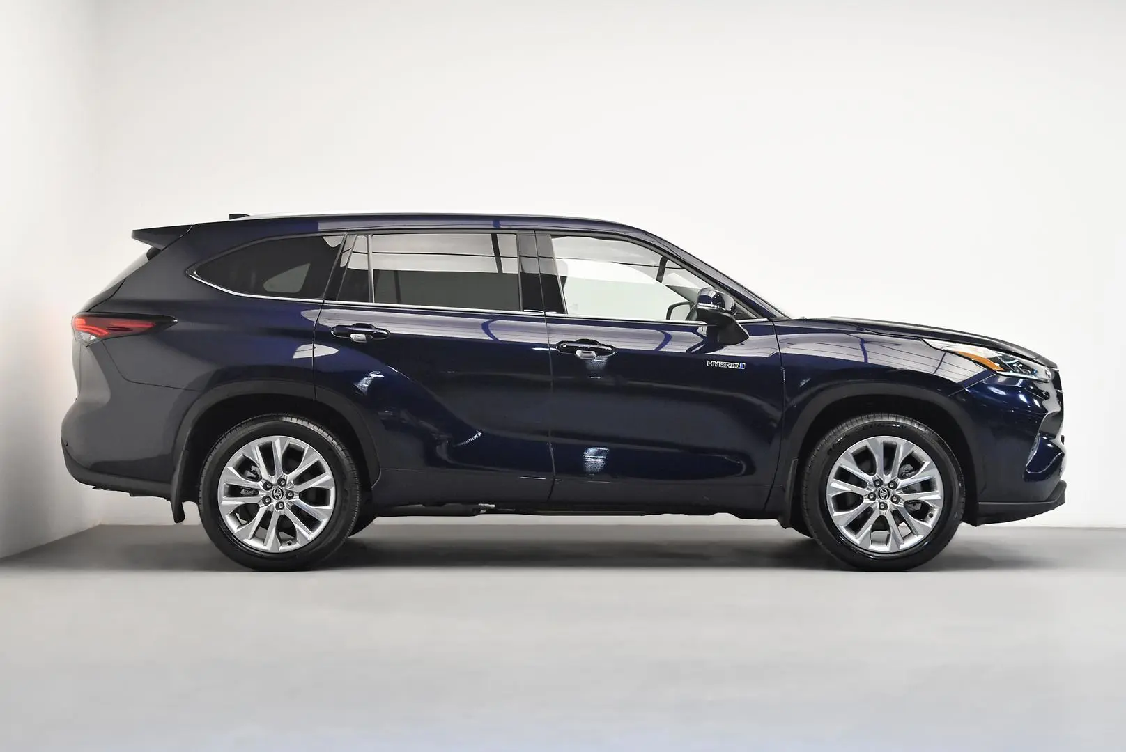 2025 Toyota Kluger Gallery Image 3