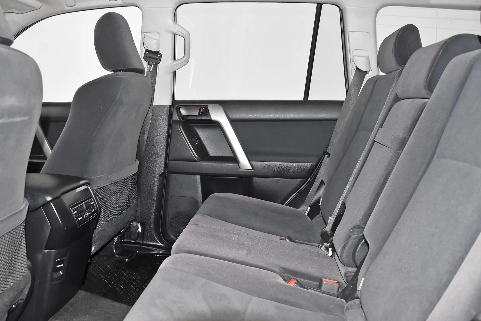 2017 Toyota Landcruiser Prado Gallery Image 17