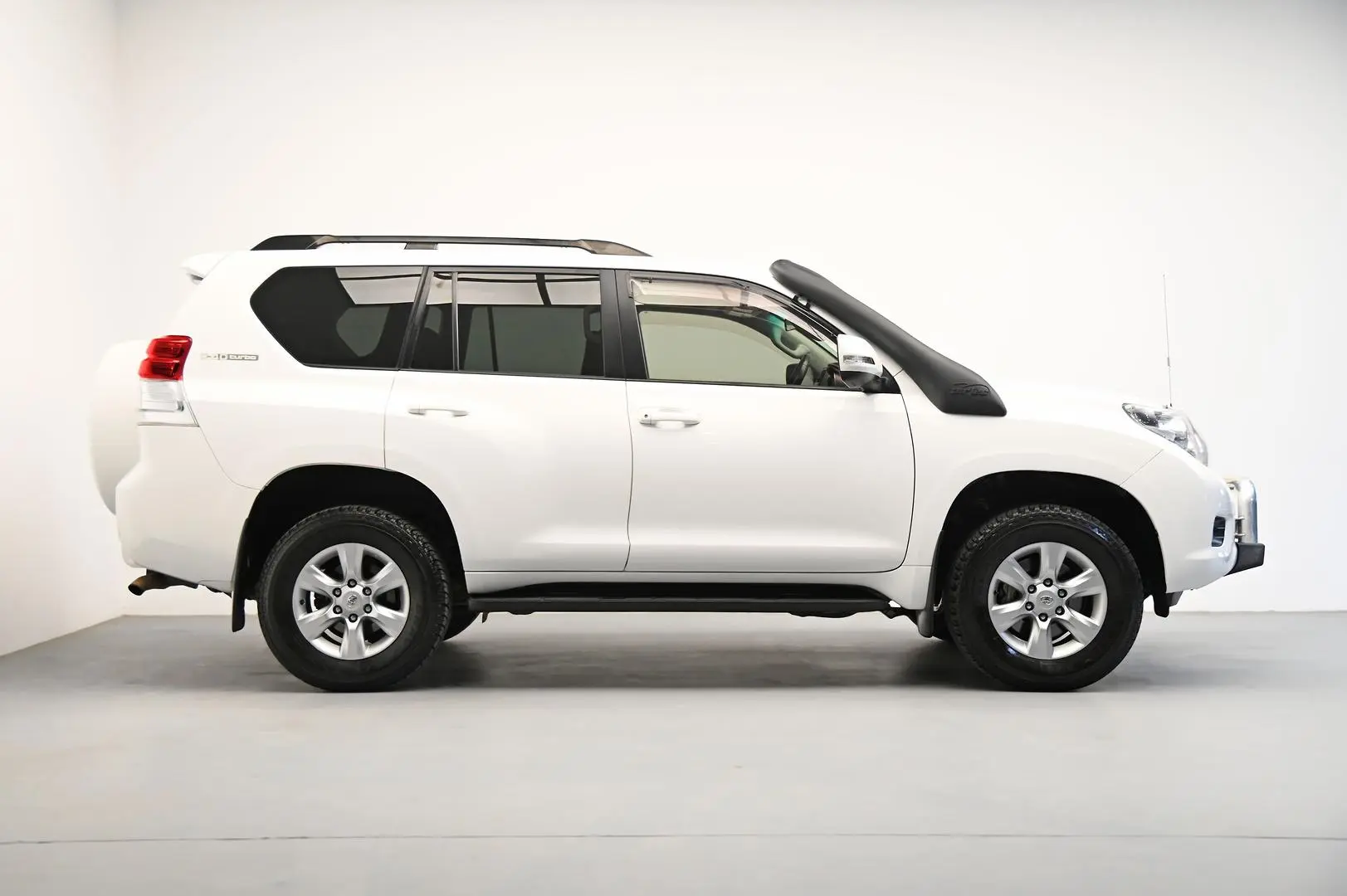 2013 Toyota Landcruiser Prado Image 3