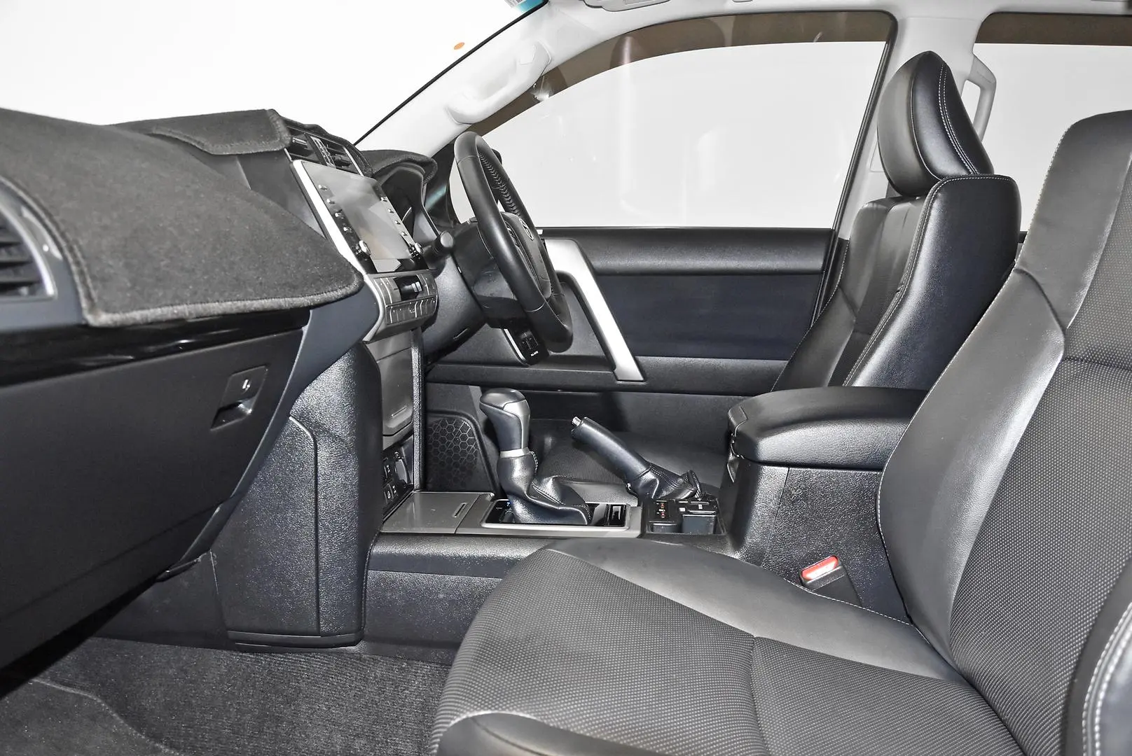 2022 Toyota Landcruiser Prado Gallery Image 16