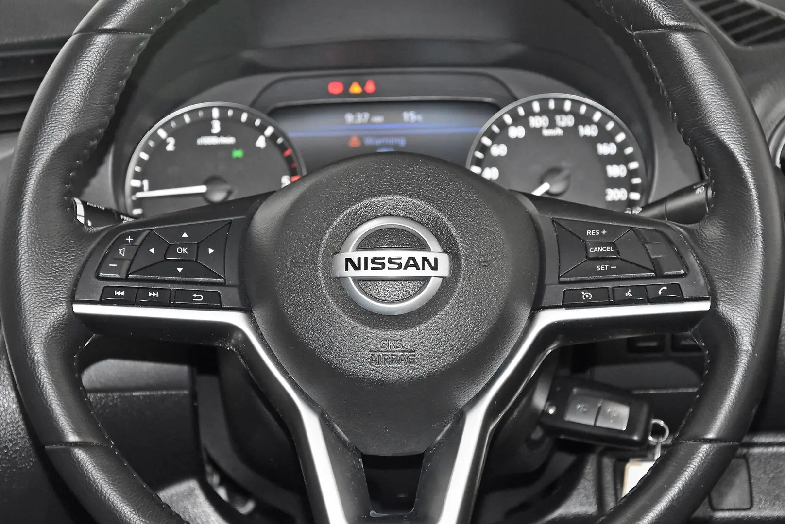 2021 Nissan Navara Gallery Image 14