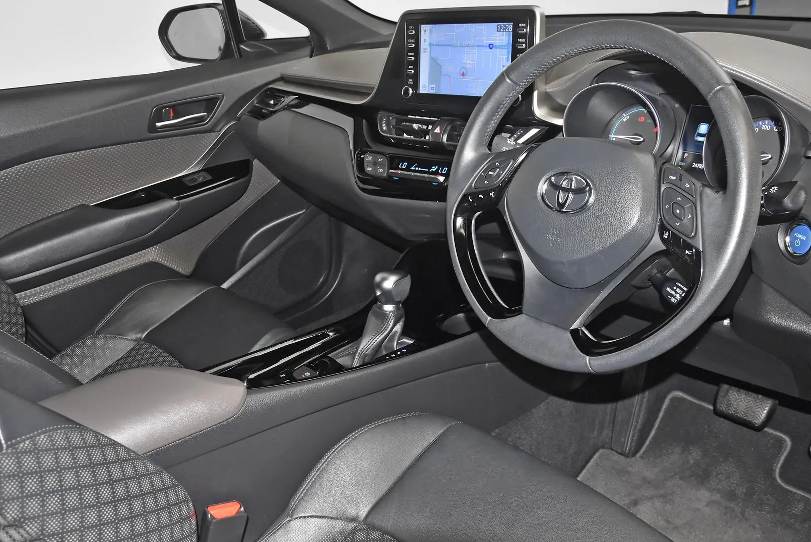 2023 Toyota C-HR Gallery Image 9