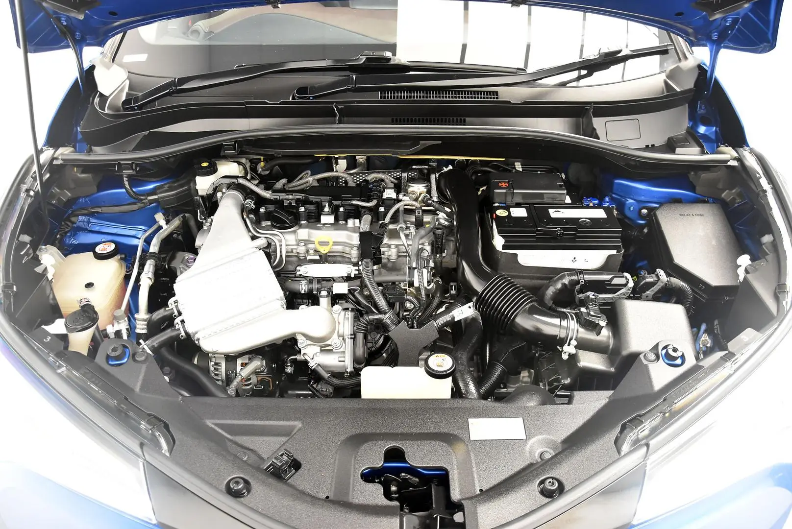2017 Toyota C-HR Gallery Image 22
