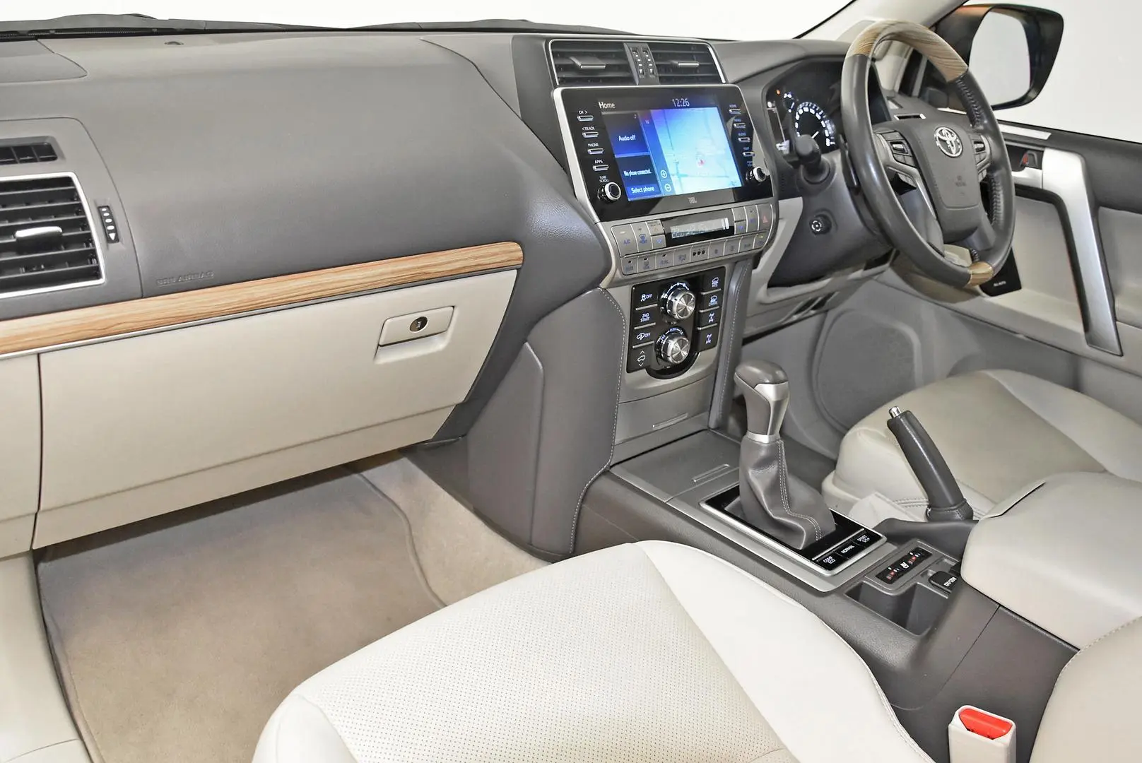 2022 Toyota Landcruiser Prado Gallery Image 16