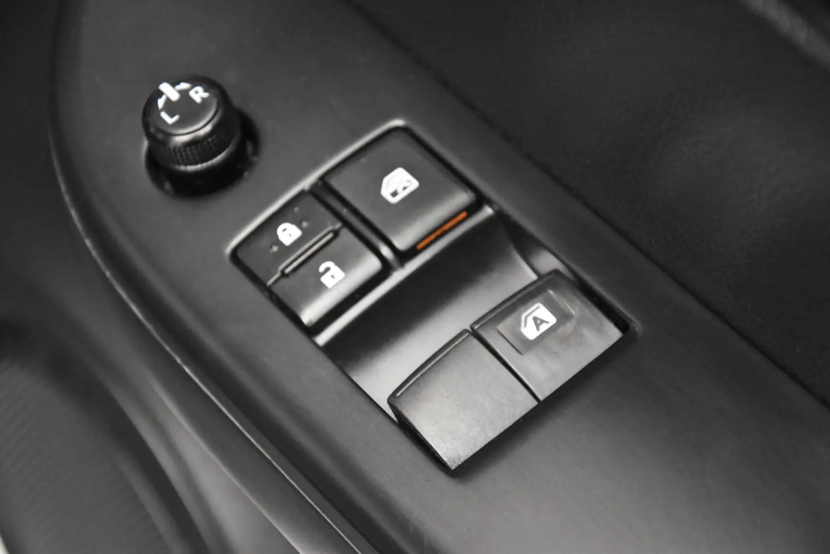 2021 Toyota Hilux Gallery Image 8