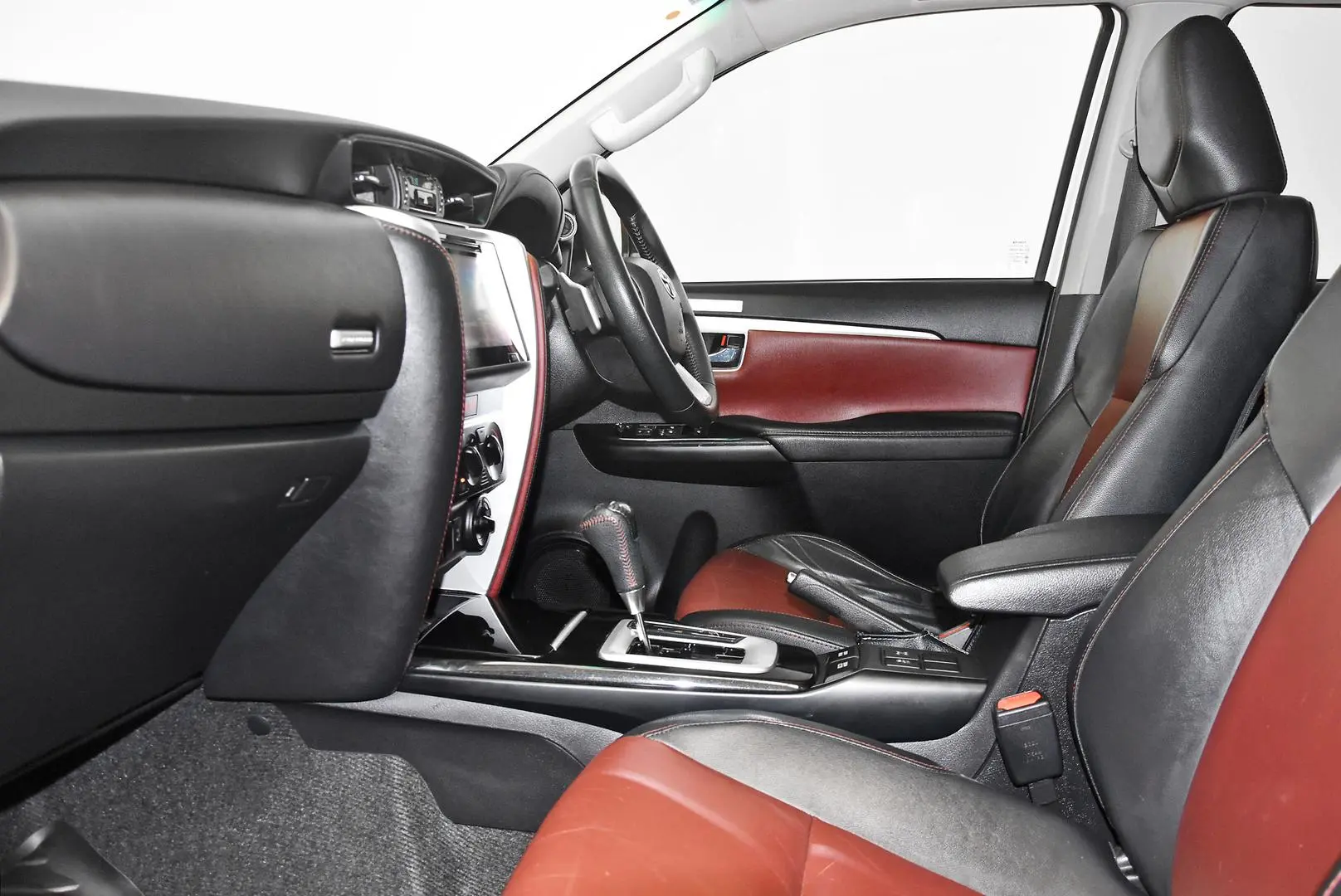 2018 Toyota Fortuner Gallery Image 16