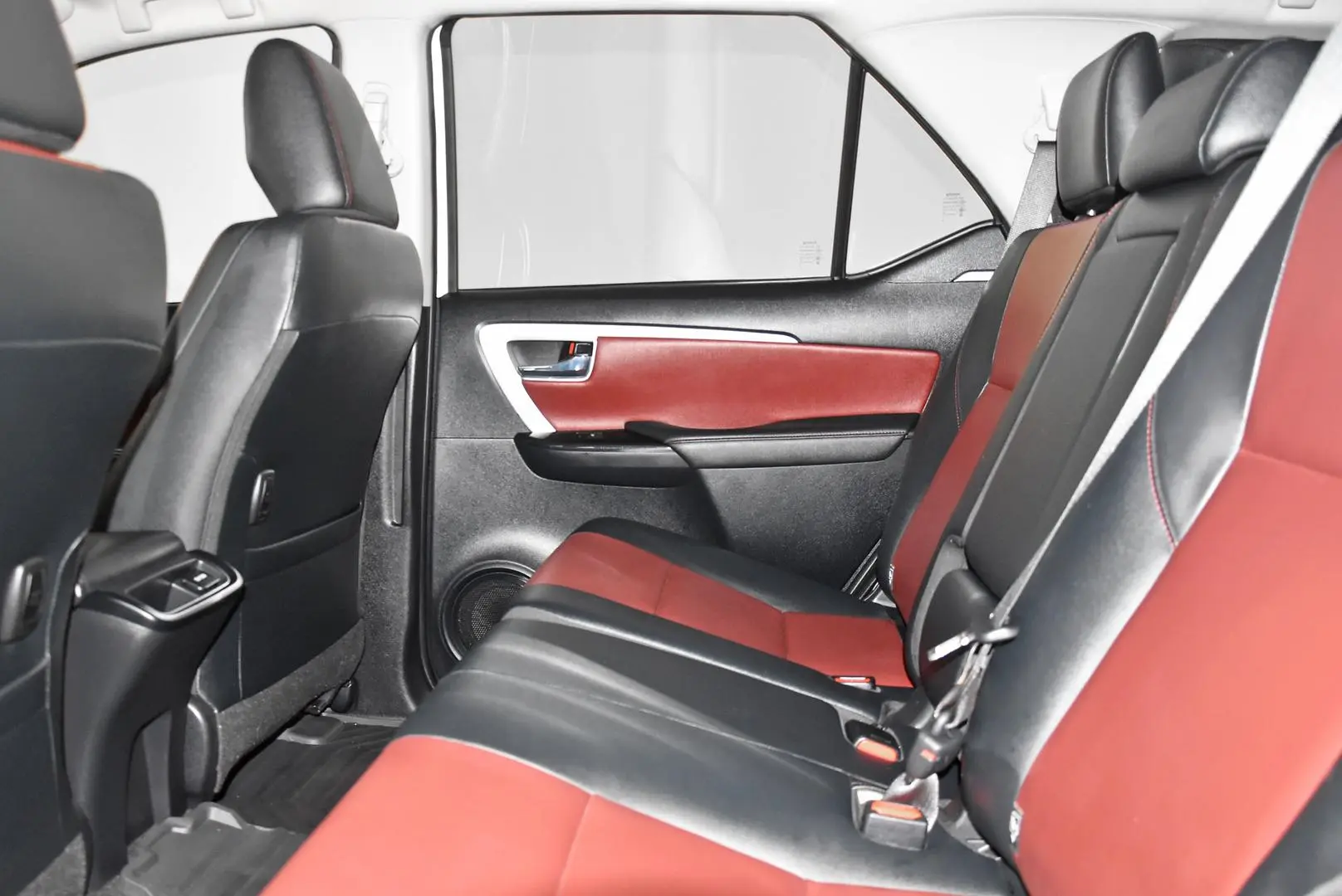 2018 Toyota Fortuner Gallery Image 17