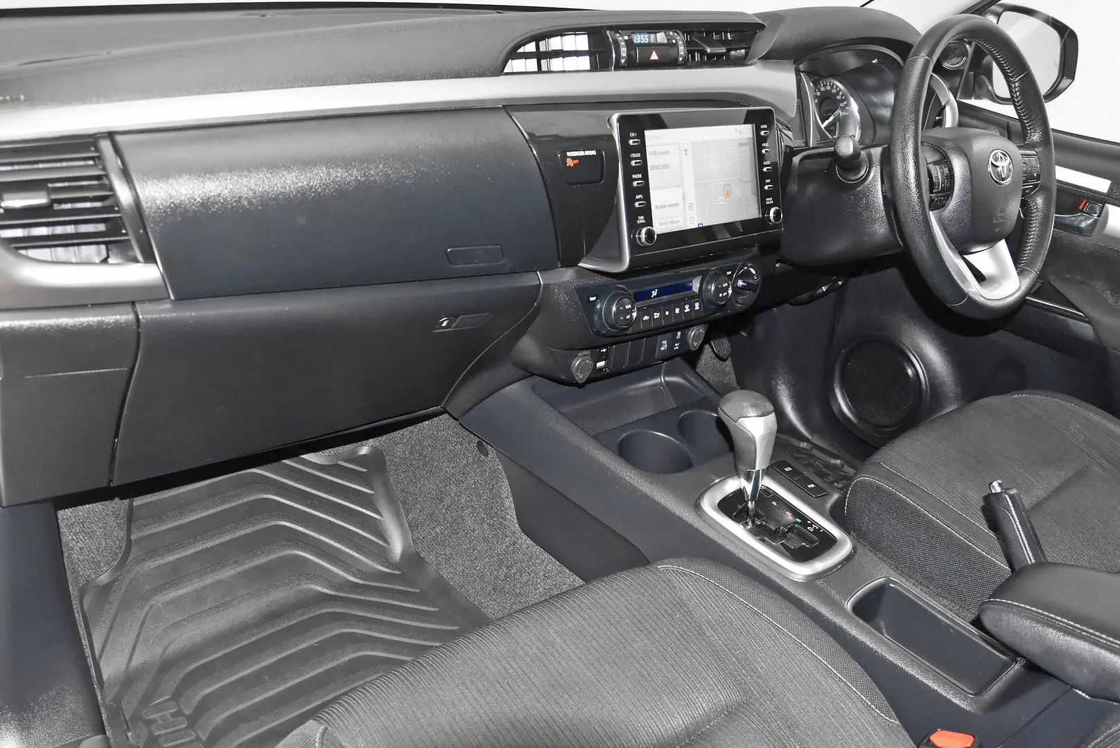 2023 Toyota Hilux Gallery Image 16
