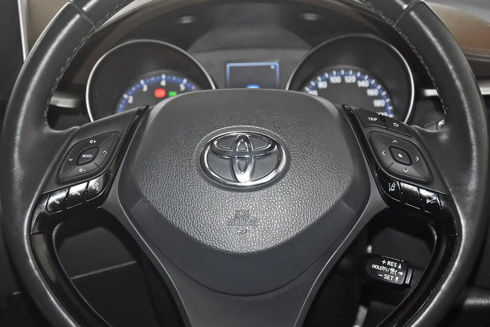 2017 Toyota C-HR Gallery Image 16