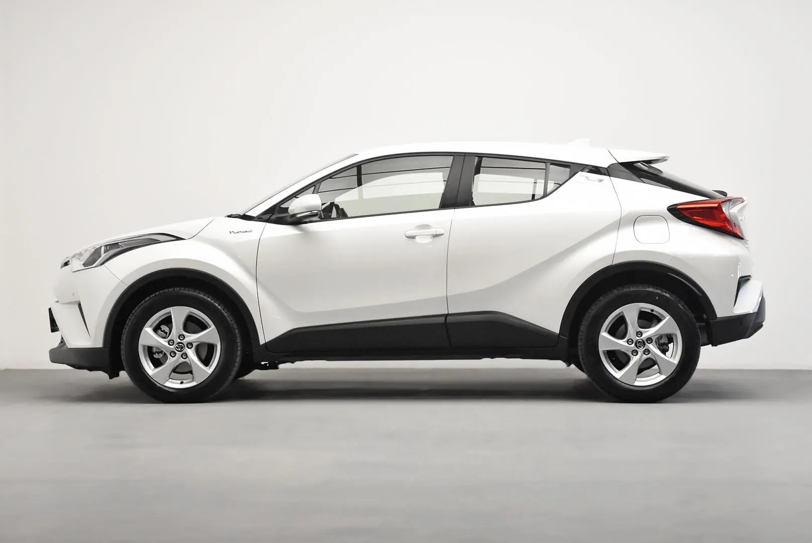2019 Toyota C-HR Gallery Image 4