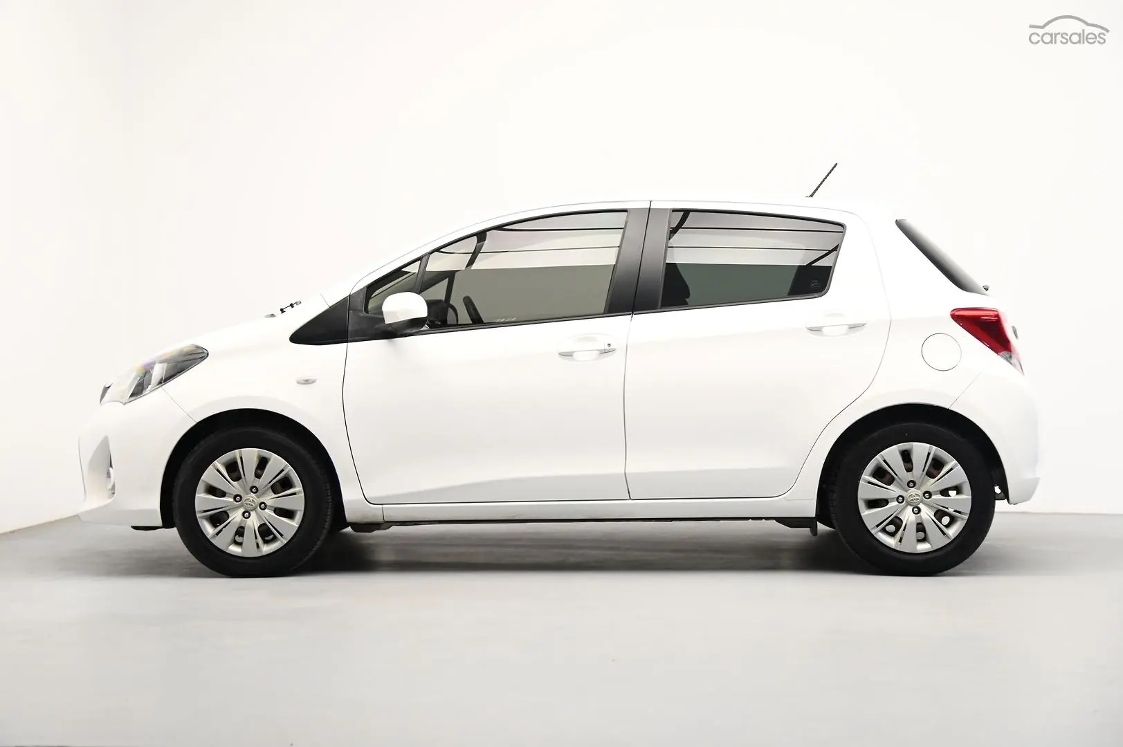 2016 Toyota Yaris Image 4