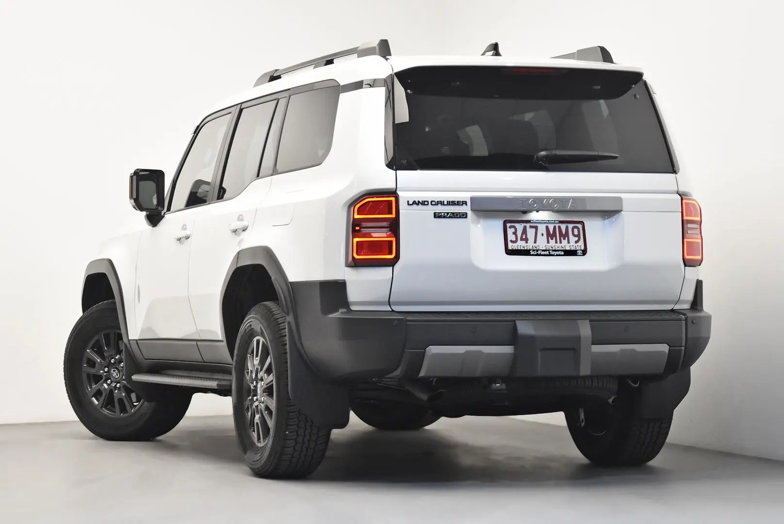 2025 Toyota Landcruiser Prado Gallery Image 5