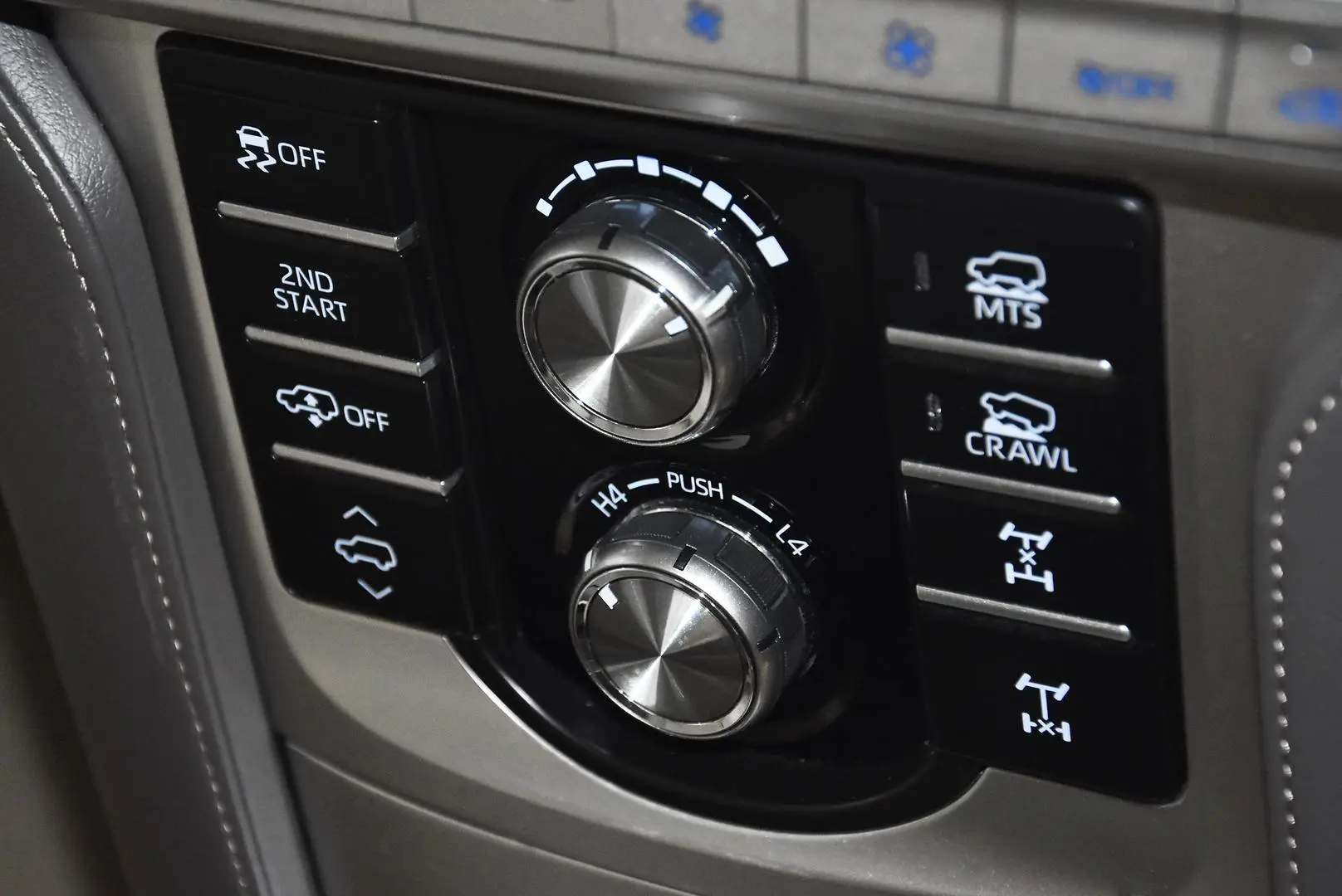 2022 Toyota Landcruiser Prado Gallery Image 13