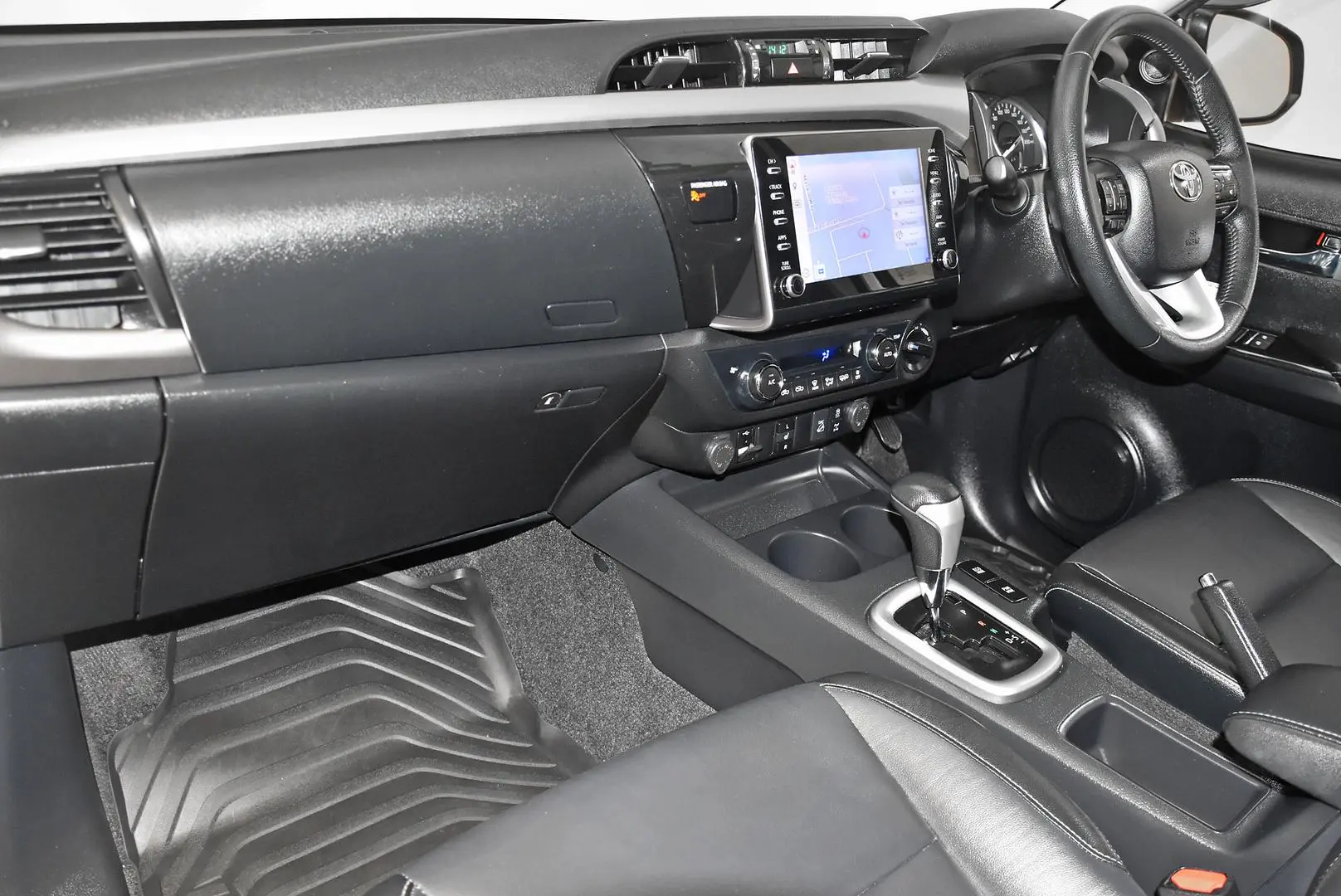 2020 Toyota Hilux Gallery Image 17
