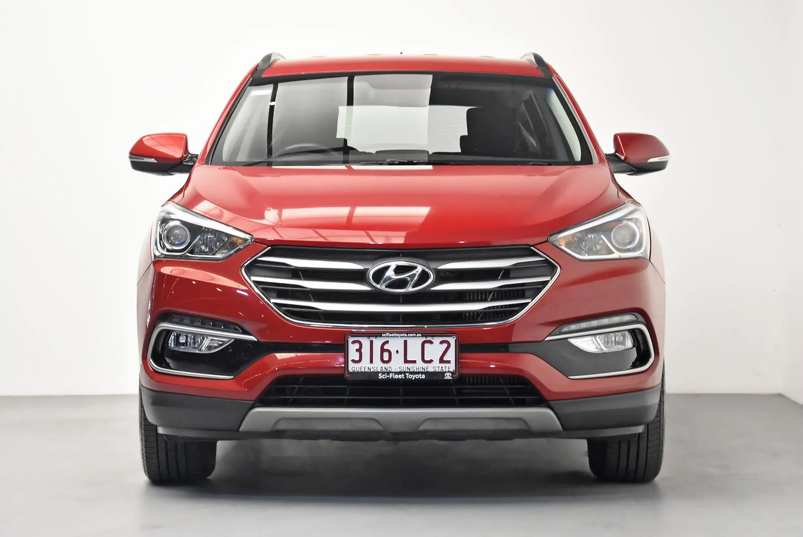 2017 Hyundai Santa Fe Gallery Image 2