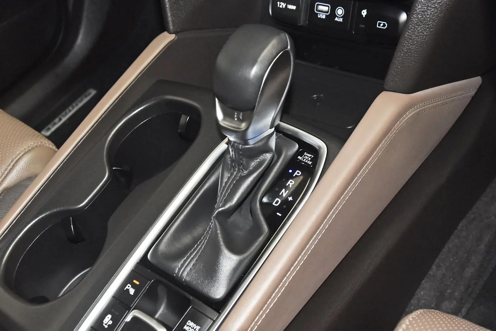 2018 Hyundai Santa Fe Gallery Image 13