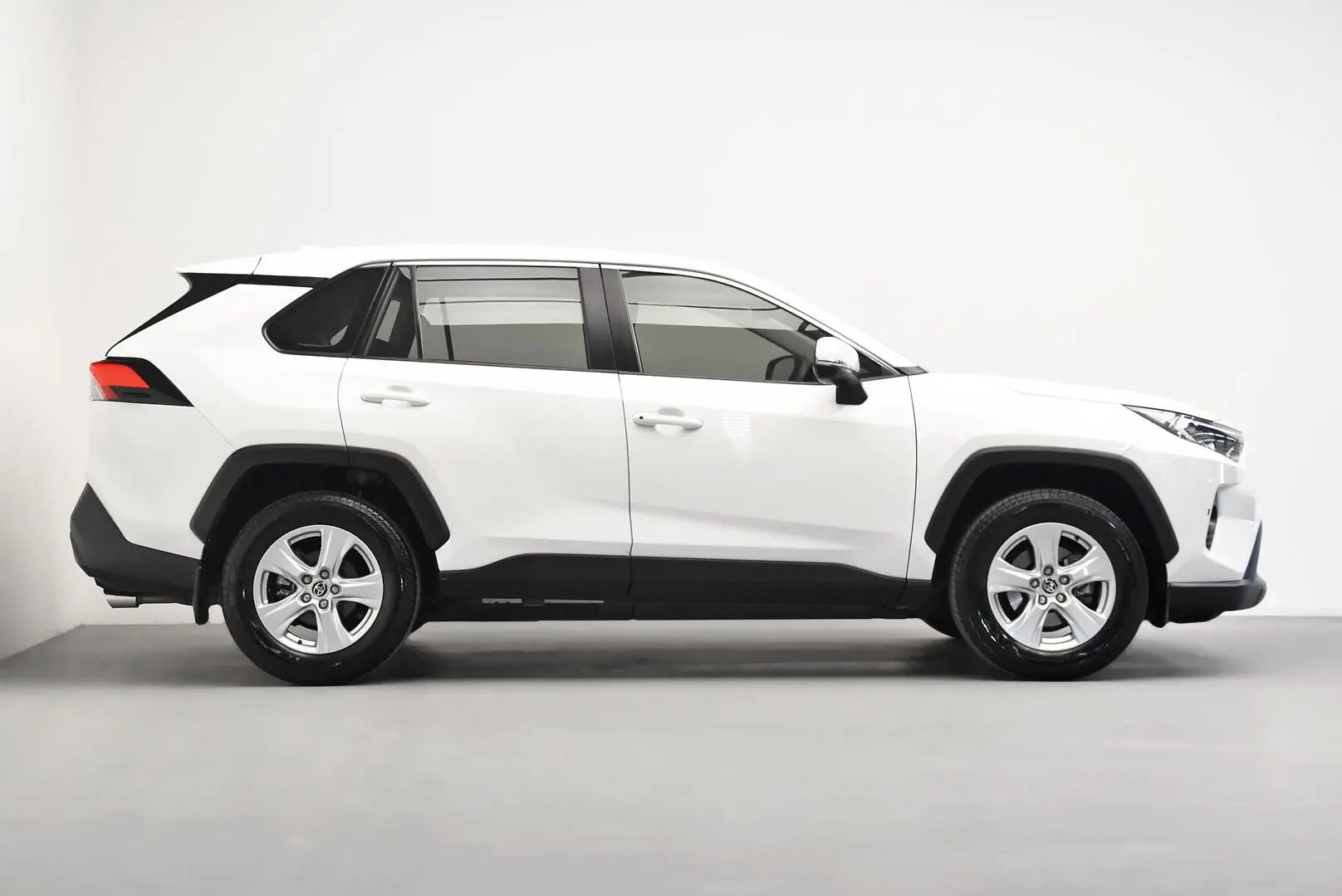 2019 Toyota RAV4 Gallery Image 3