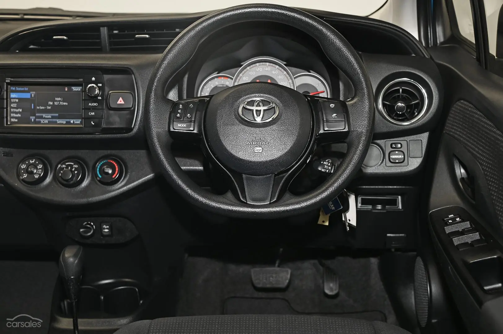2017 Toyota Yaris Image 14