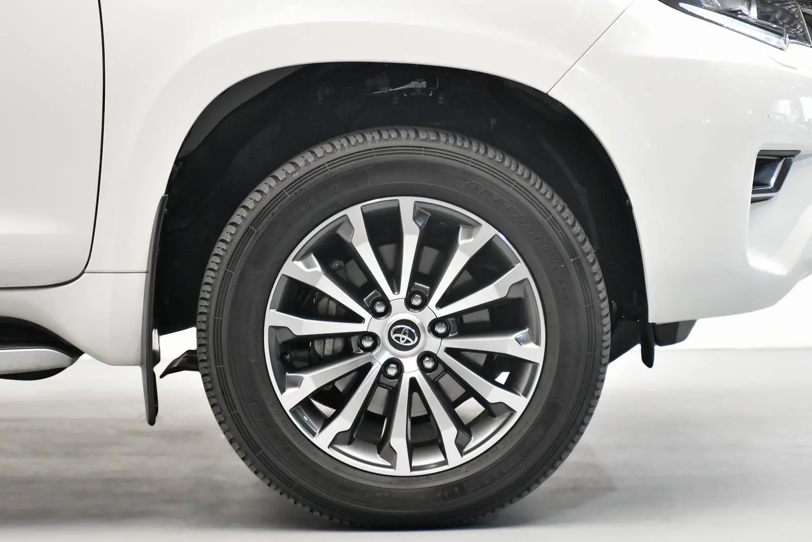 2023 Toyota Landcruiser Prado Gallery Image 25