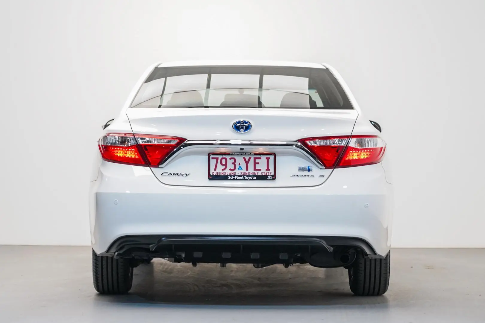 2017 Toyota Camry Gallery Image 6