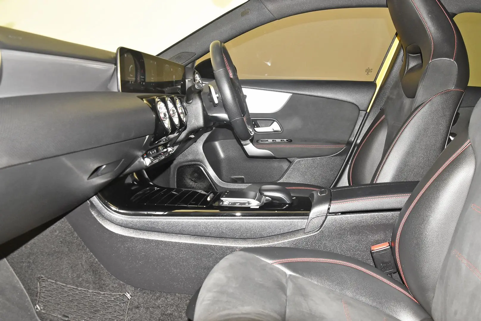 2020 Mercedes-Benz A-Class Gallery Image 18