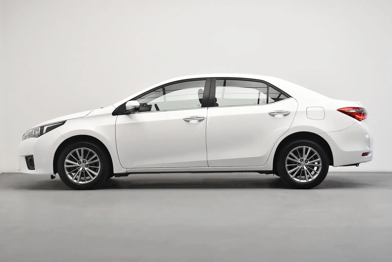 2015 Toyota Corolla Gallery Image 4