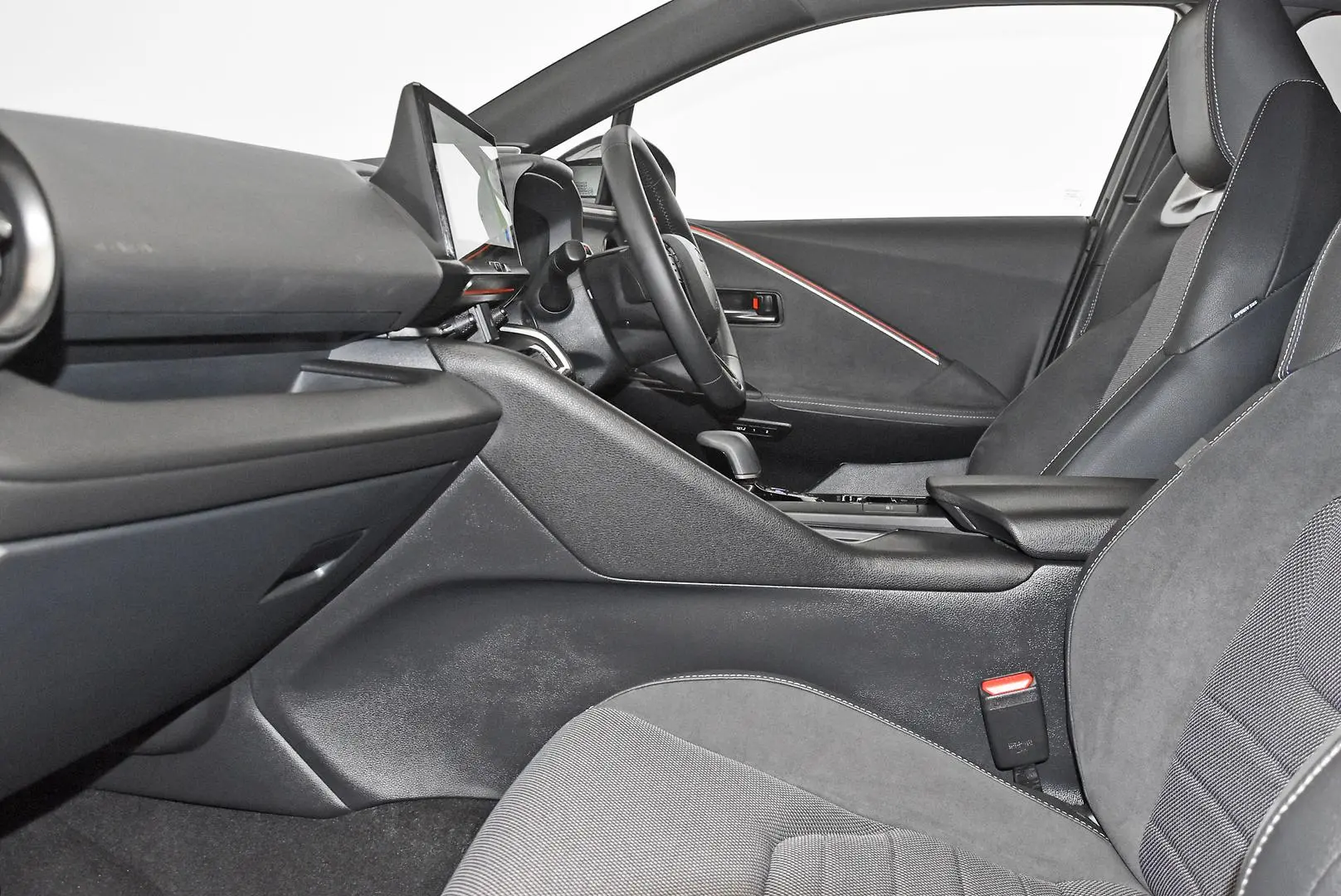 2025 Toyota C-HR Gallery Image 18