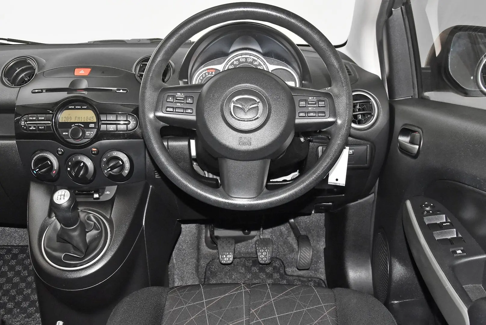 2014 Mazda 2 Gallery Image 13