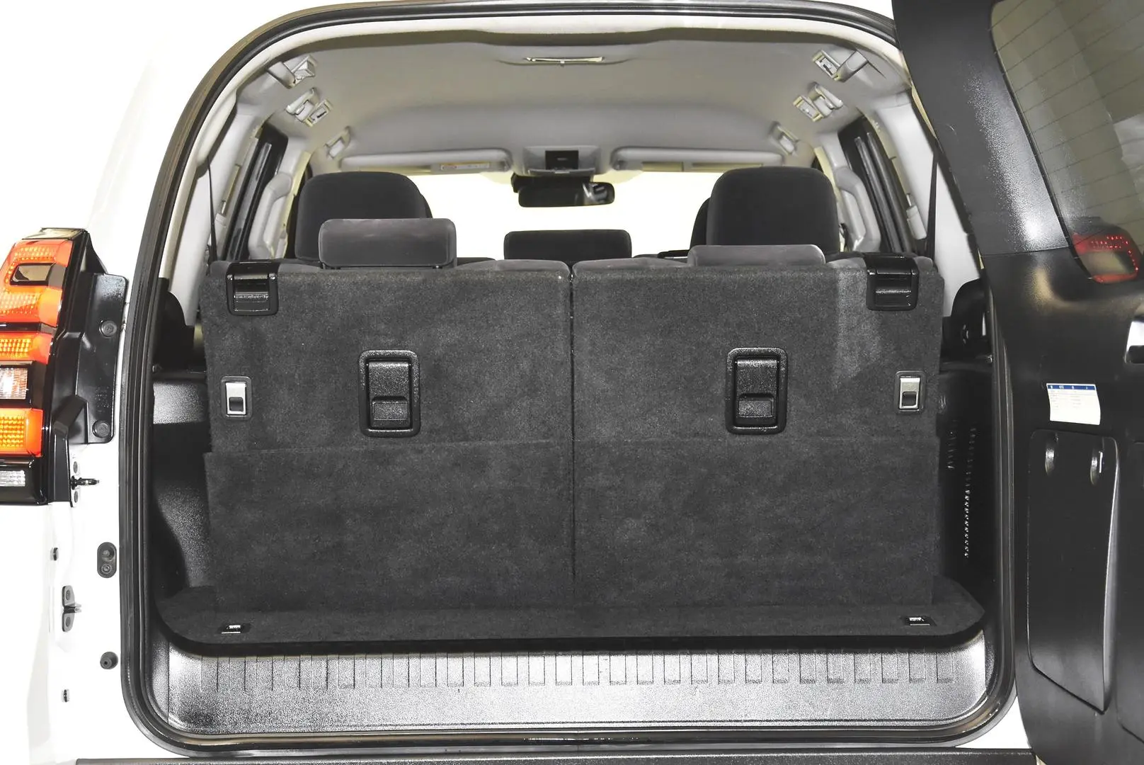 2022 Toyota Landcruiser Prado Gallery Image 20
