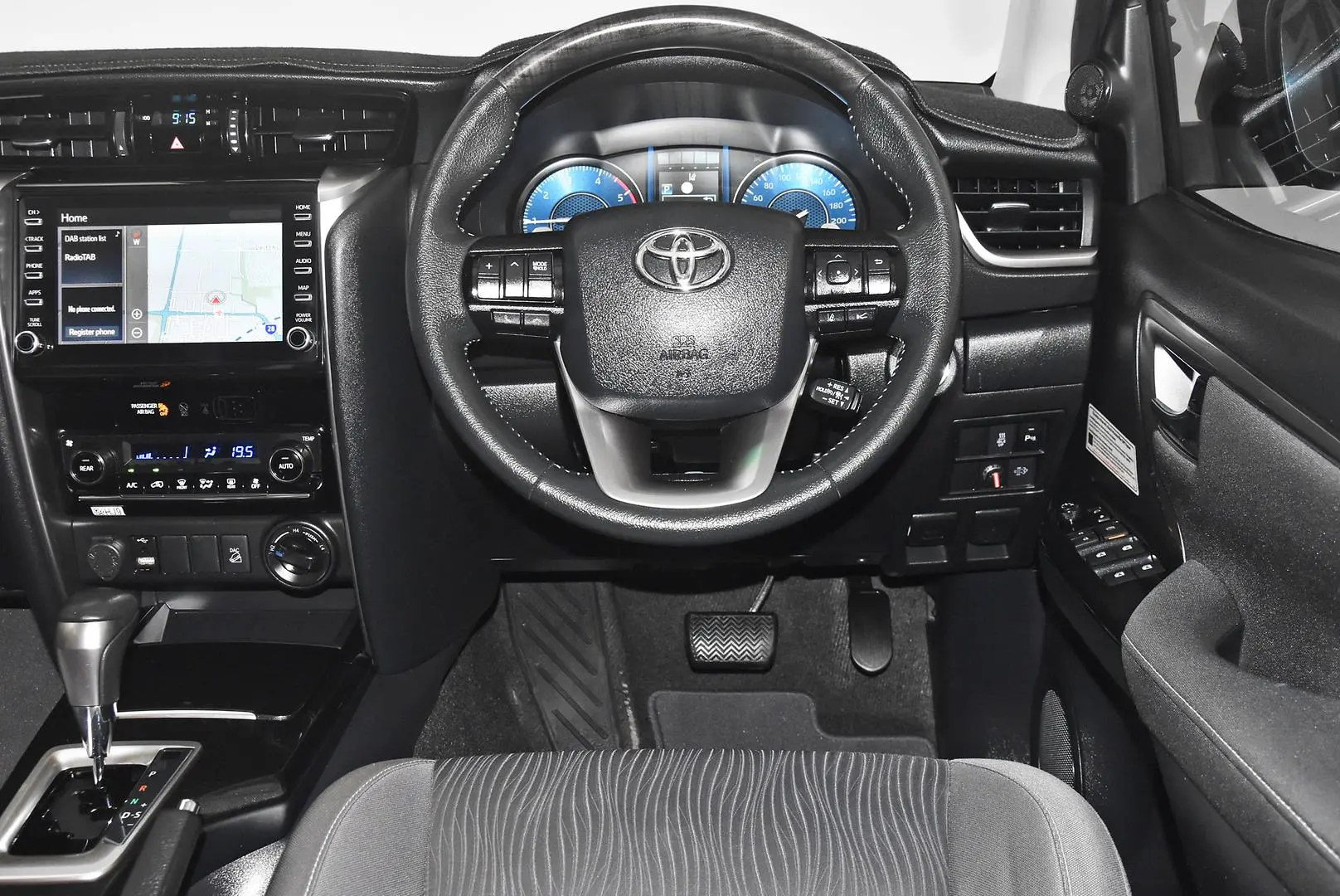 2021 Toyota Fortuner Gallery Image 14