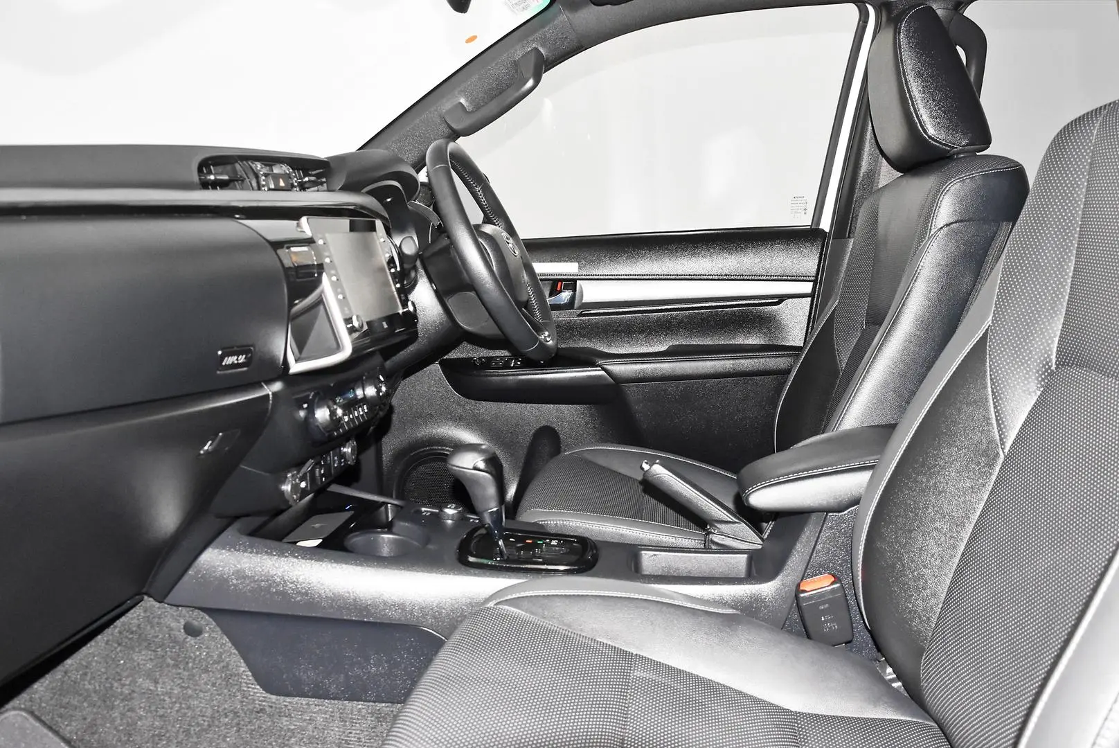 2025 Toyota Hilux Gallery Image 18