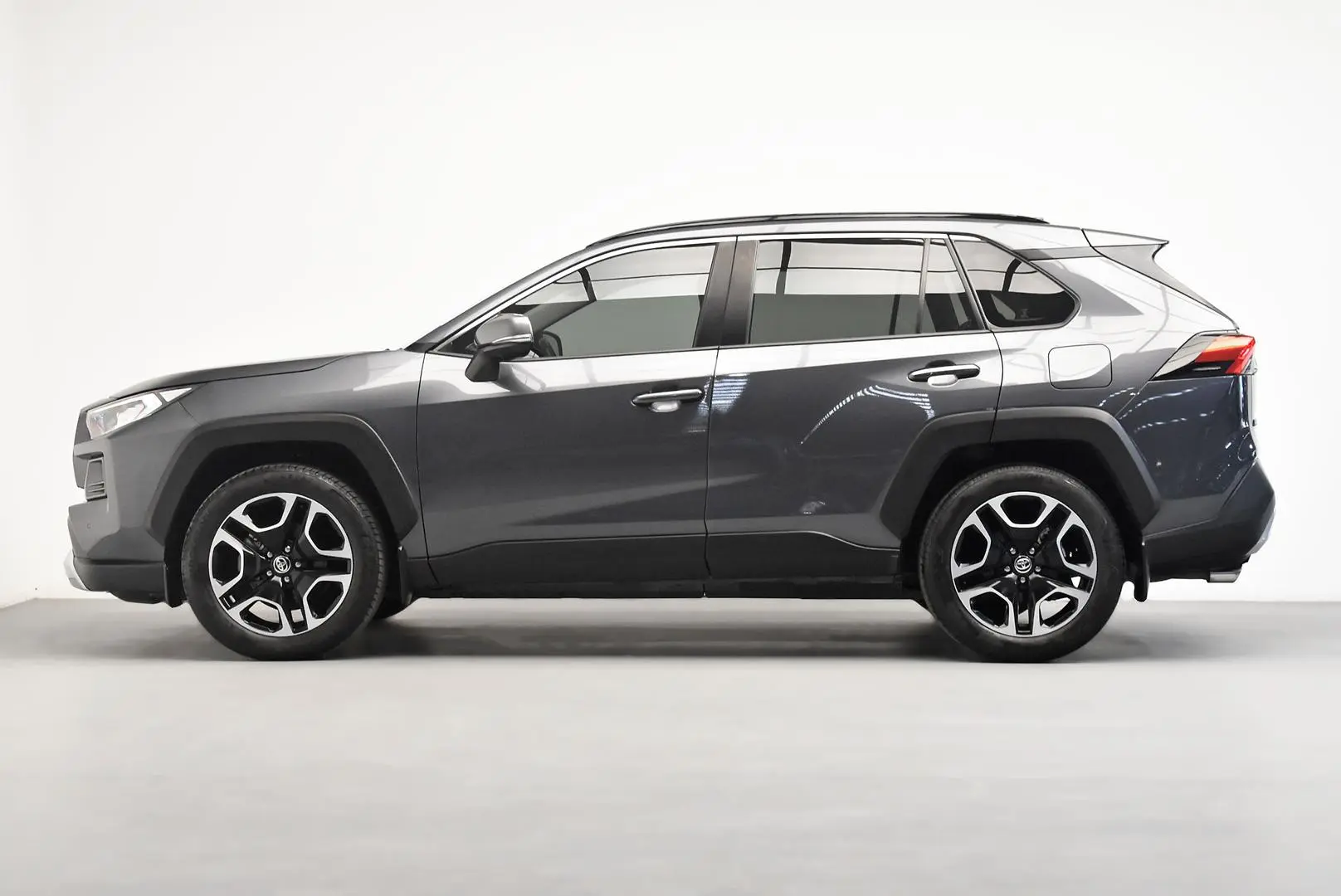 2021 Toyota RAV4 Gallery Image 4