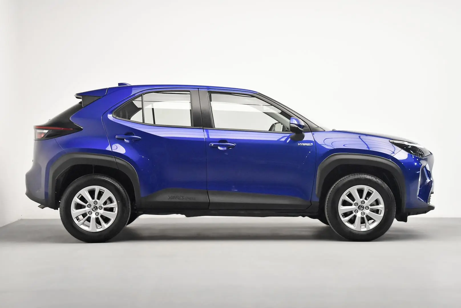 2023 Toyota Yaris Cross Gallery Image 3